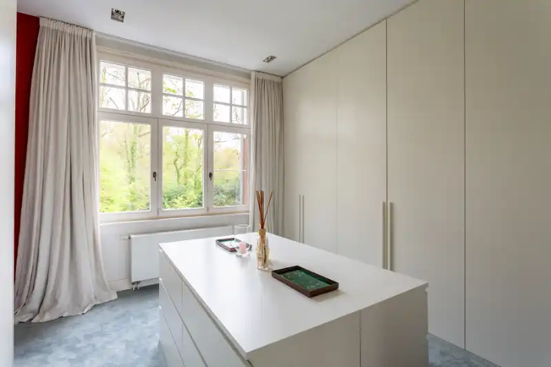 Unieke karaktervolle villa met parktuin, zwembad en een zee van ruimte,luxe alom! foto 40