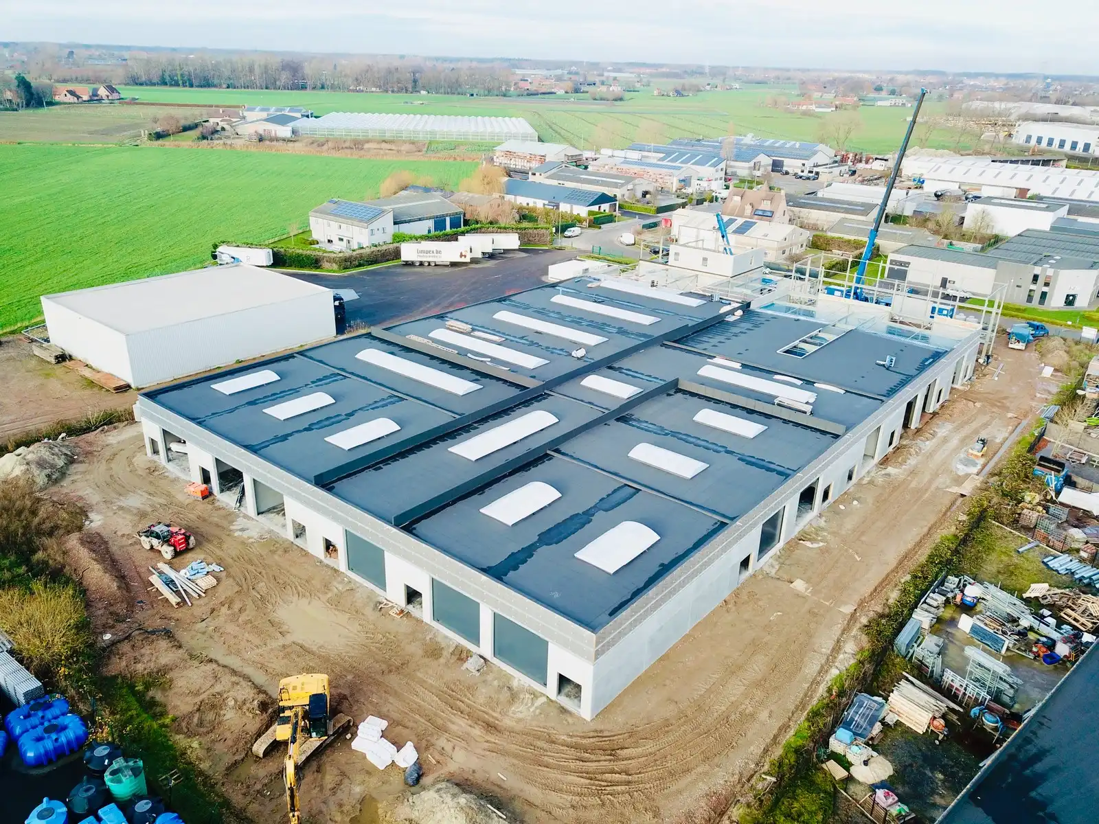 Laatste KMO-units te koop: "NB MAGAZIJN (335 m²)" inclusief 2 private PARKEERPLAATSEN op industriezone "De Schatting" te Zedelgem foto 2