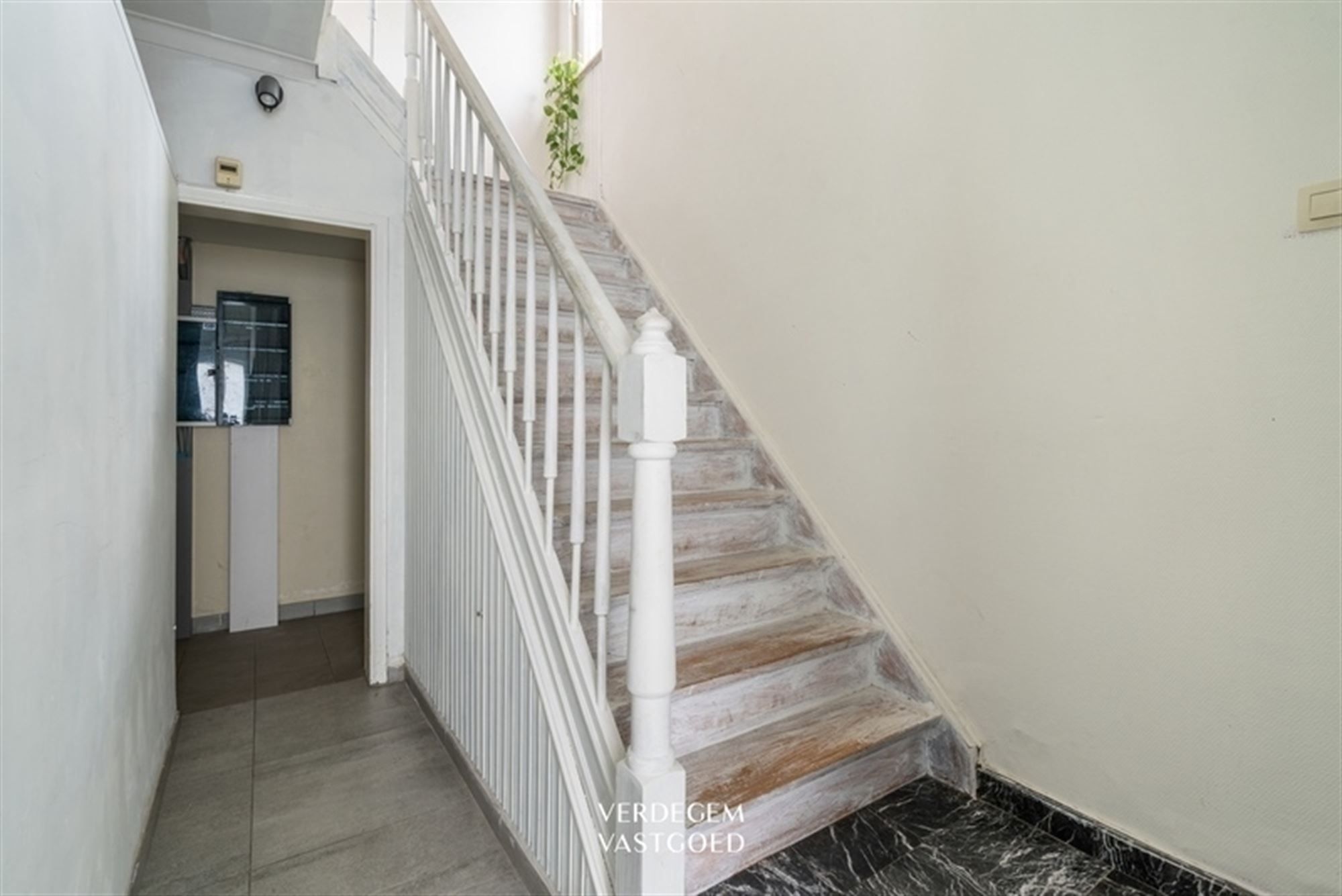 Wonen en werken op een unieke locatie: handelsgelijkvloers met appartement en tuin foto 15