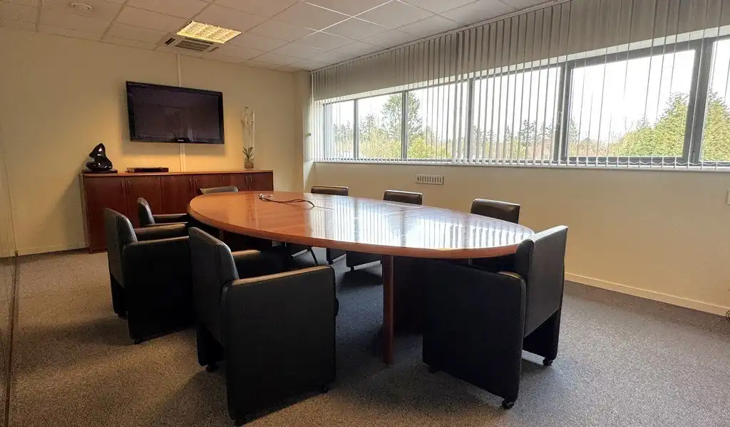 Ingedeelde kantoorruimte met visibiliteit te huur in Sint-Martens-Latem foto 10