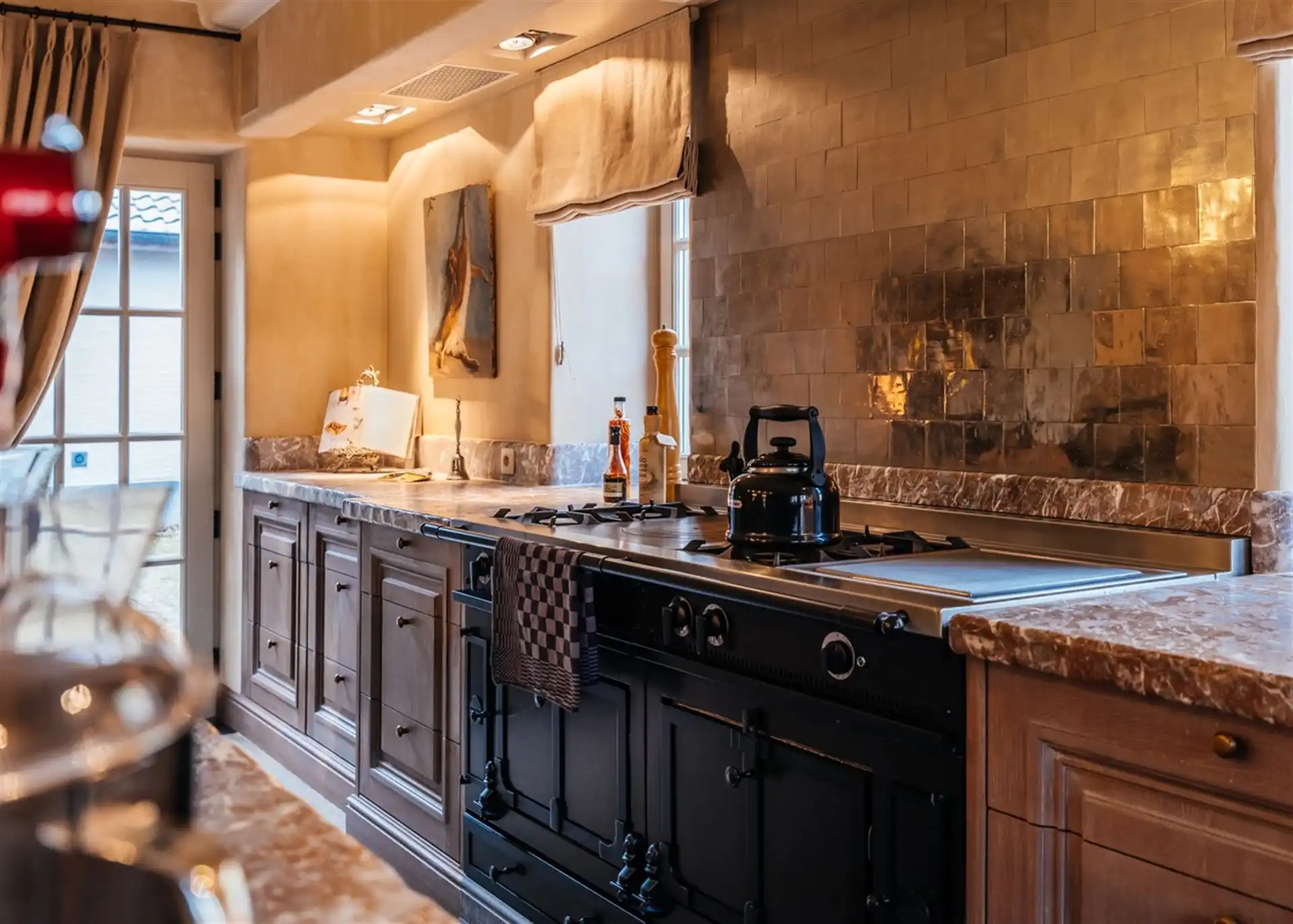 Charmante, hoogwaardig afgewerkte woning in een woonwijk. foto 4