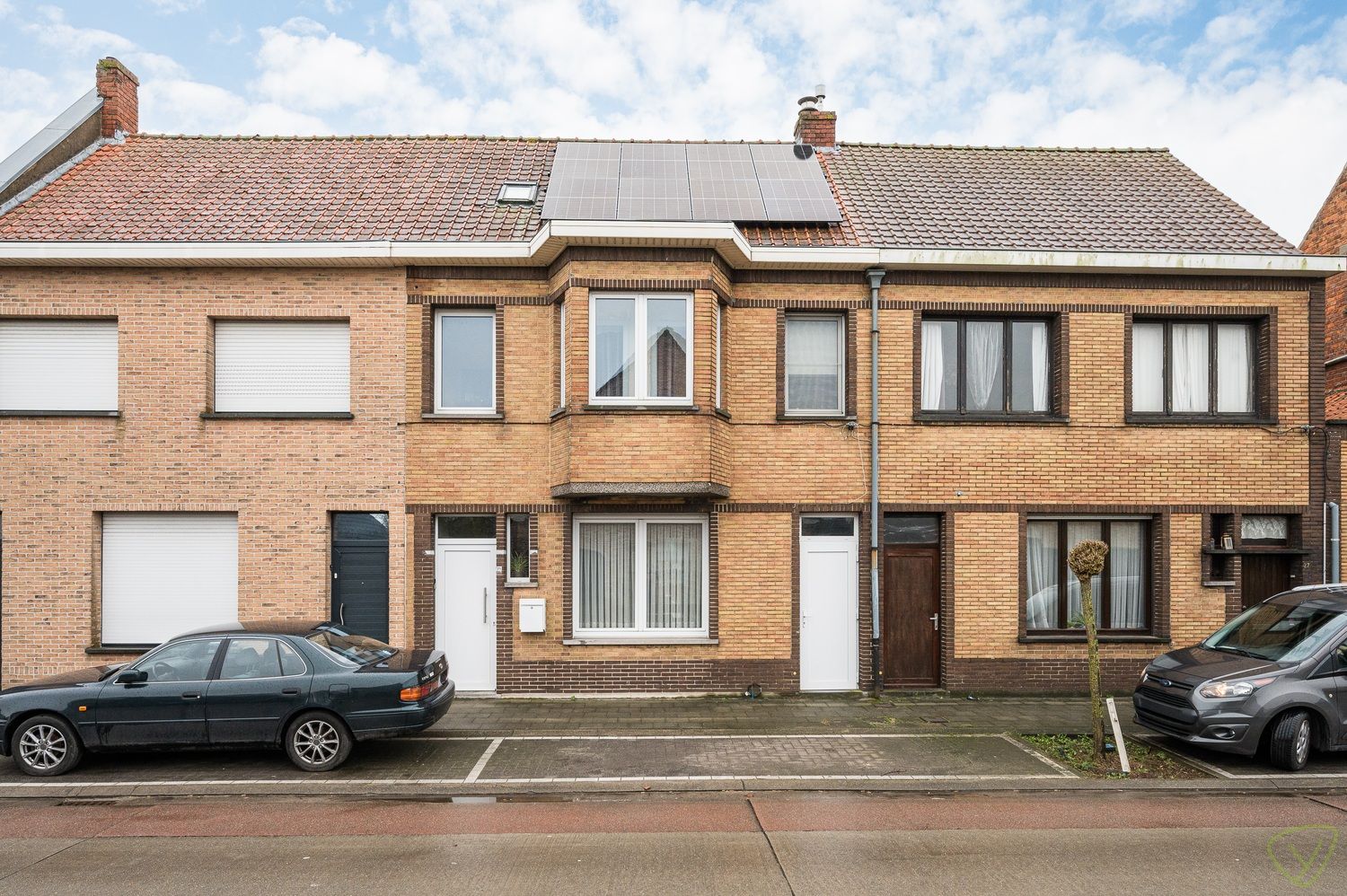Volledig instapklare woning met ruime tuin in Adegem foto 2
