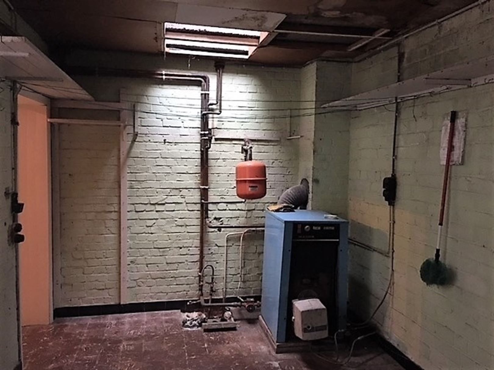 Ruime woning te koop in centrum van Stavele! foto 18