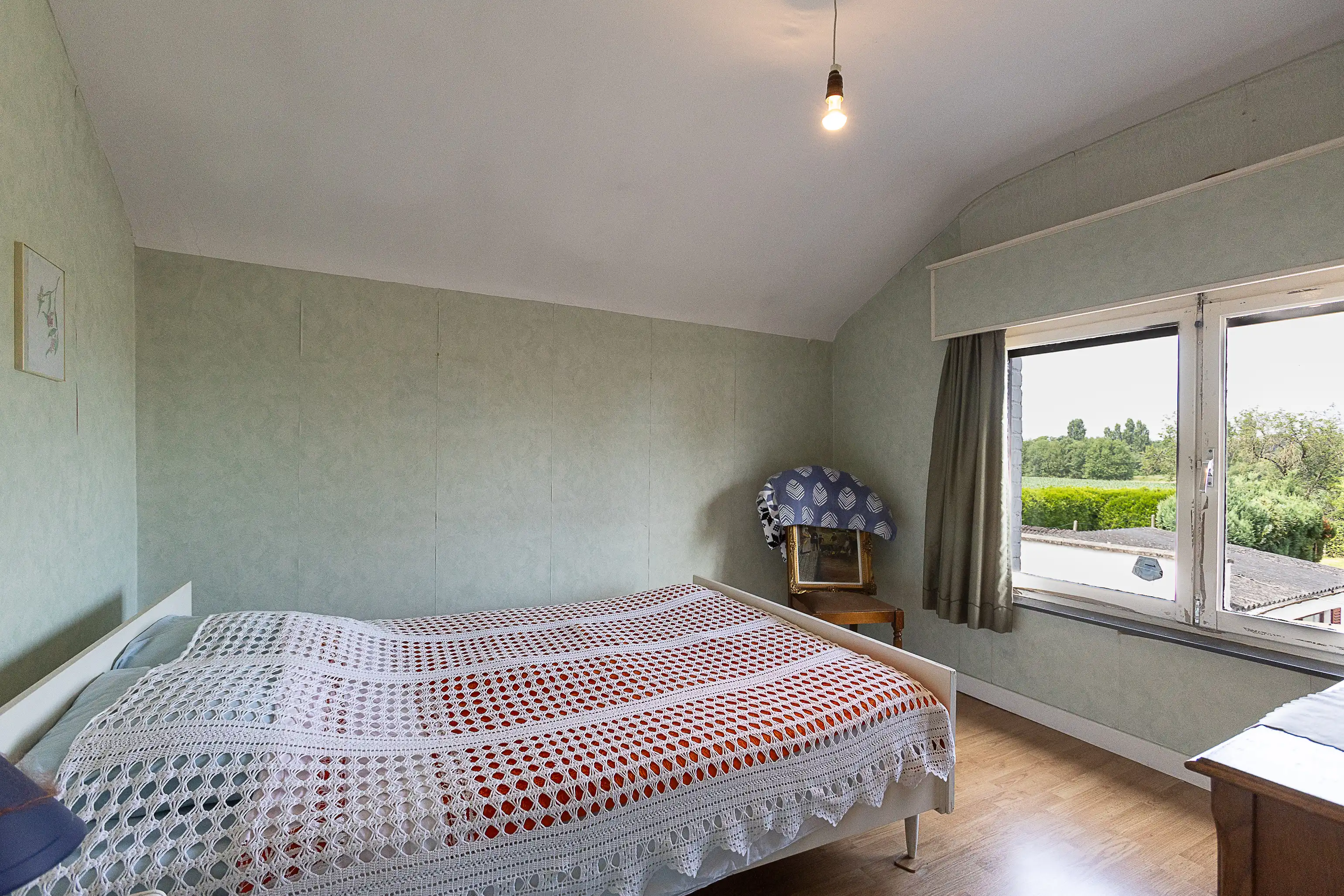 Te renoveren woning met prachtige tuin aan Drongengoedbos foto 17