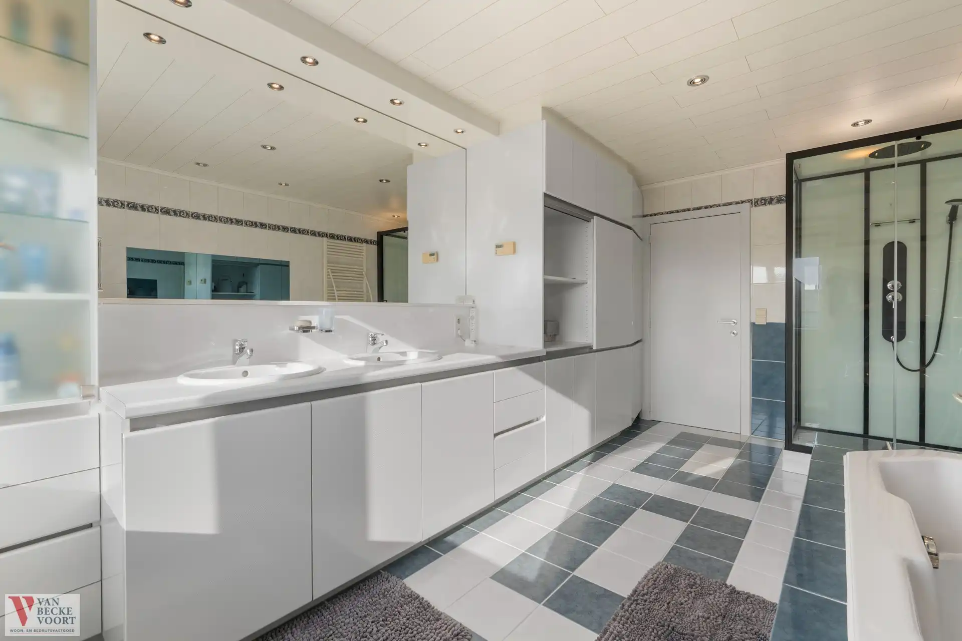 Handelshuis aan invalsweg Oostende foto 16