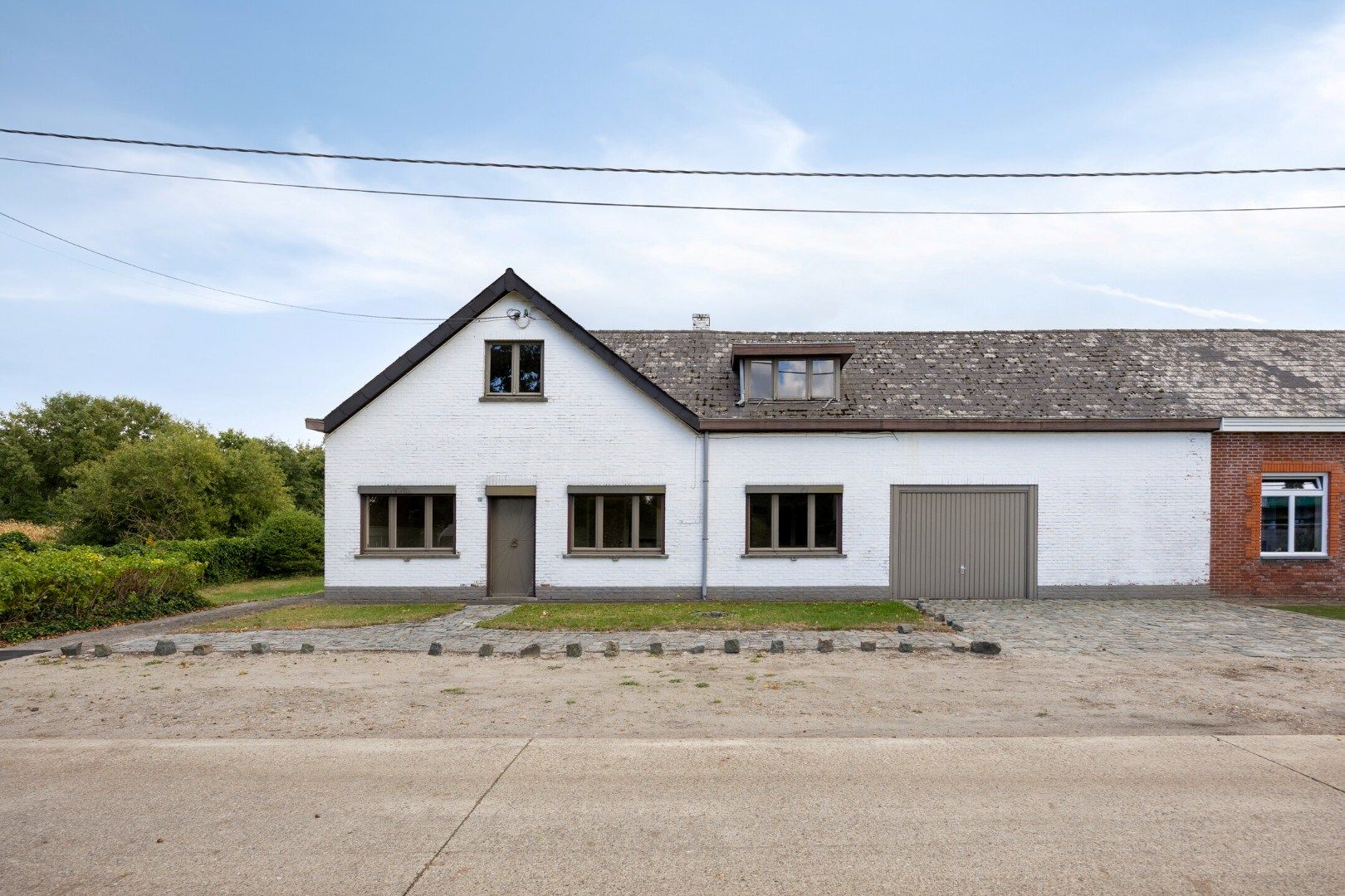 Hoofdfoto van de publicatie: Halfopen bebouwing met ruime tuin en garage in Mol-Rauw !