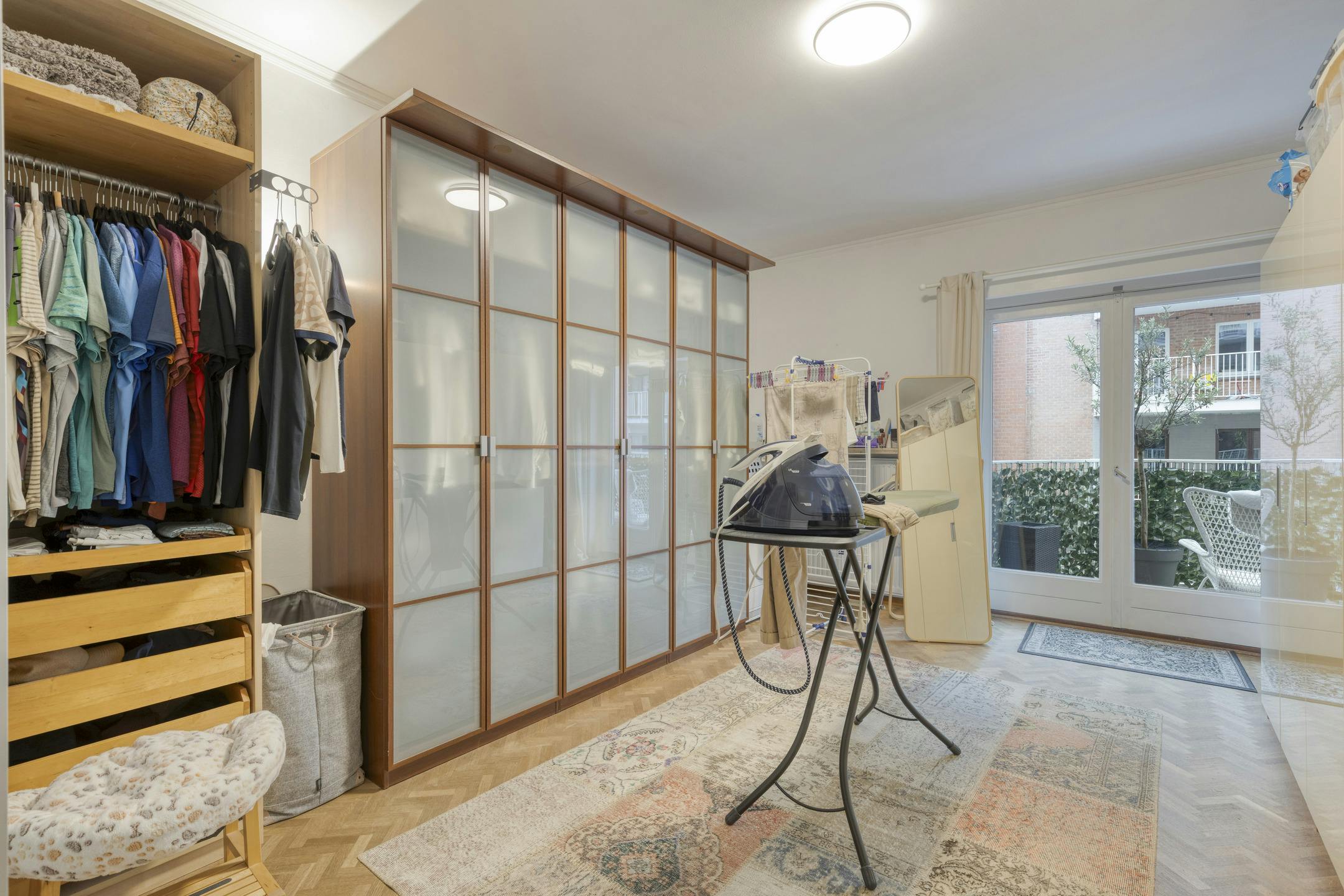 Ruim 3-slaapkamerappartement met zicht op het Zuidpark foto 10