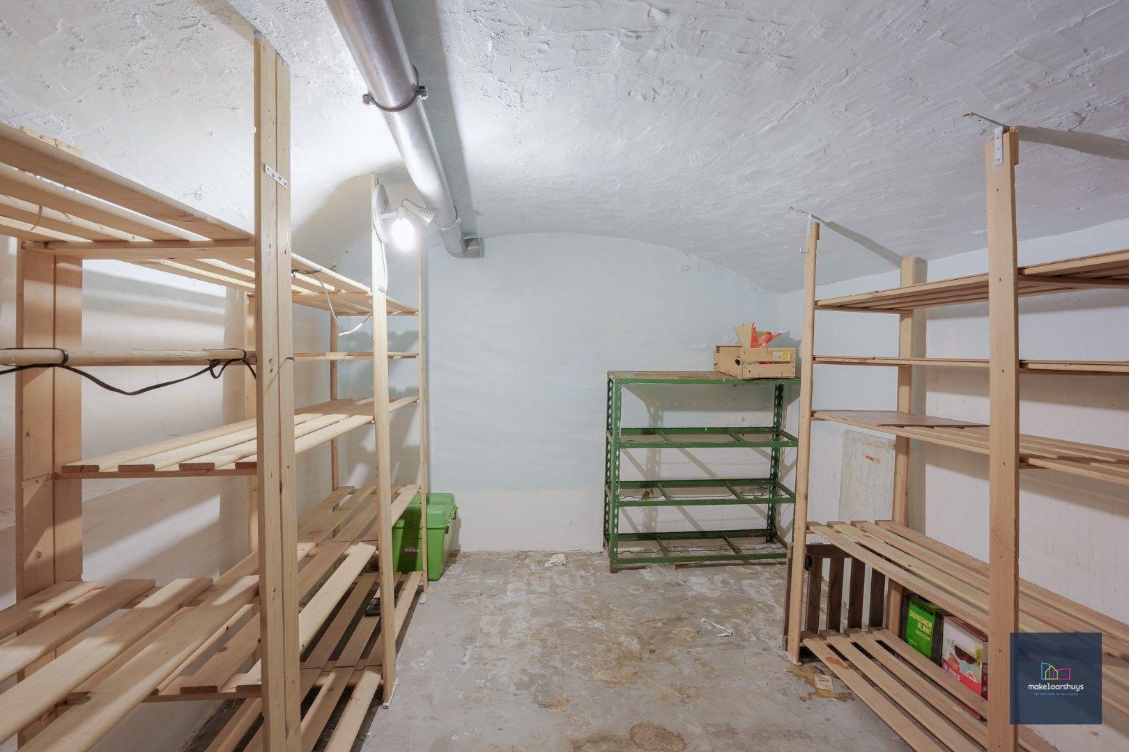 Te renoveren woning met aangename buitenruimte foto 16