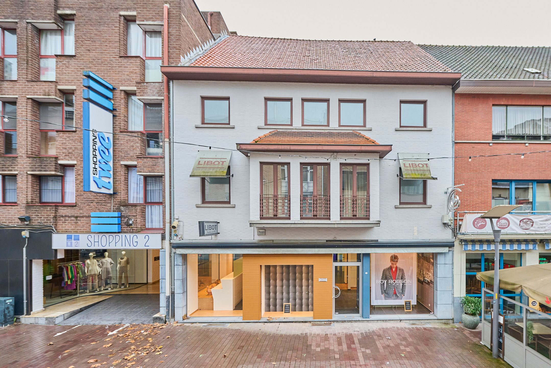 TE KOOP: Commerciële ruimte met woonst Genk centrum foto 1