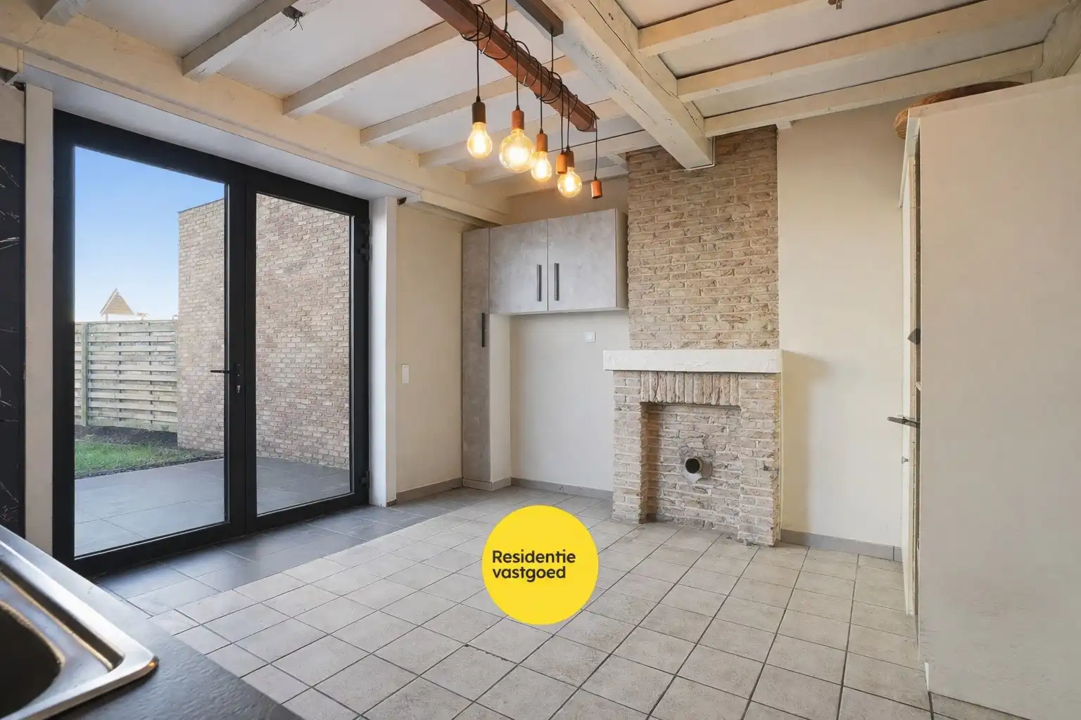 Ruime hoekwoning in het centrum van Eernegem foto 7