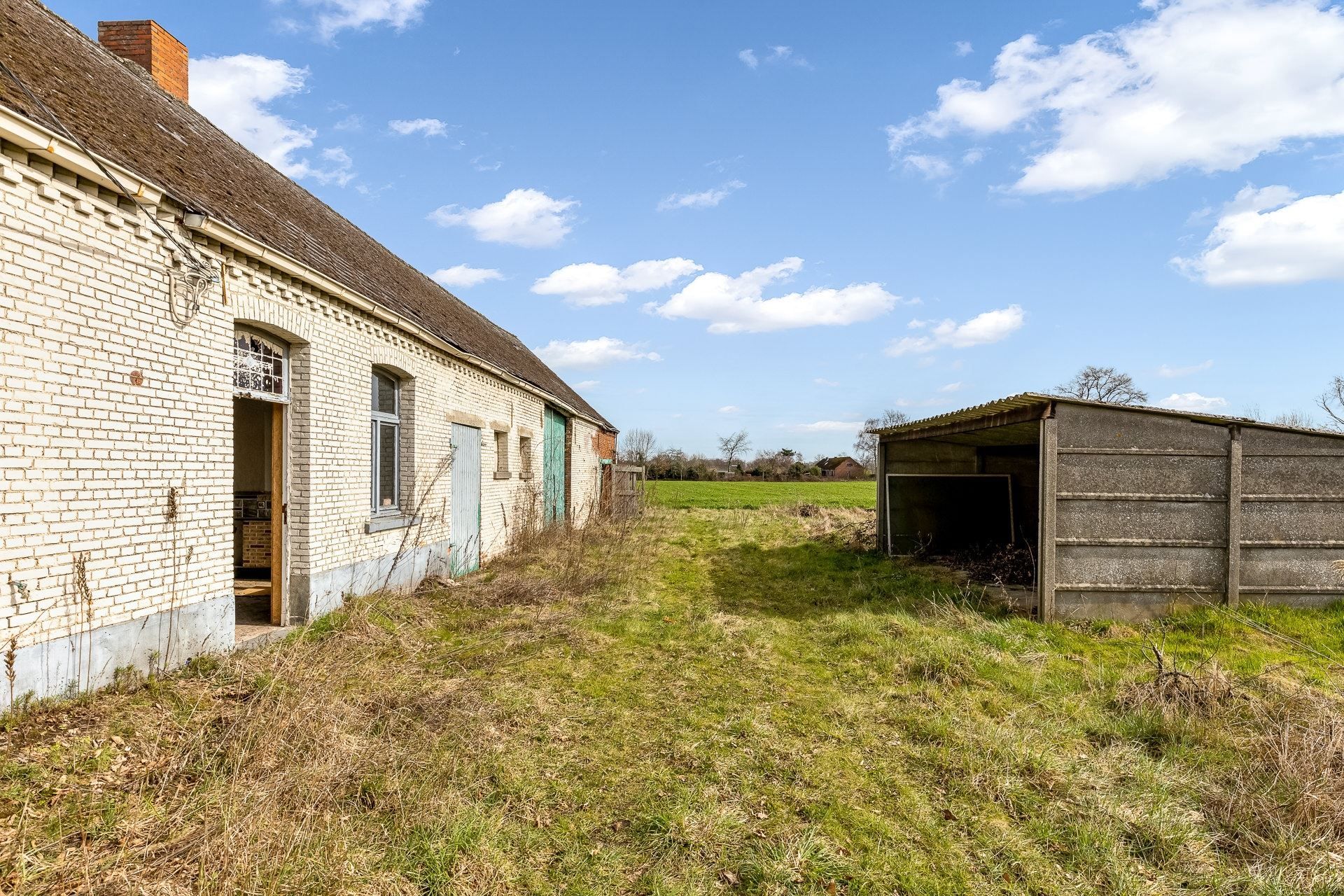 Charmante, volledig te renoveren of herop te bouwen hoeve op een perceel van bijna 2 hectare foto 16