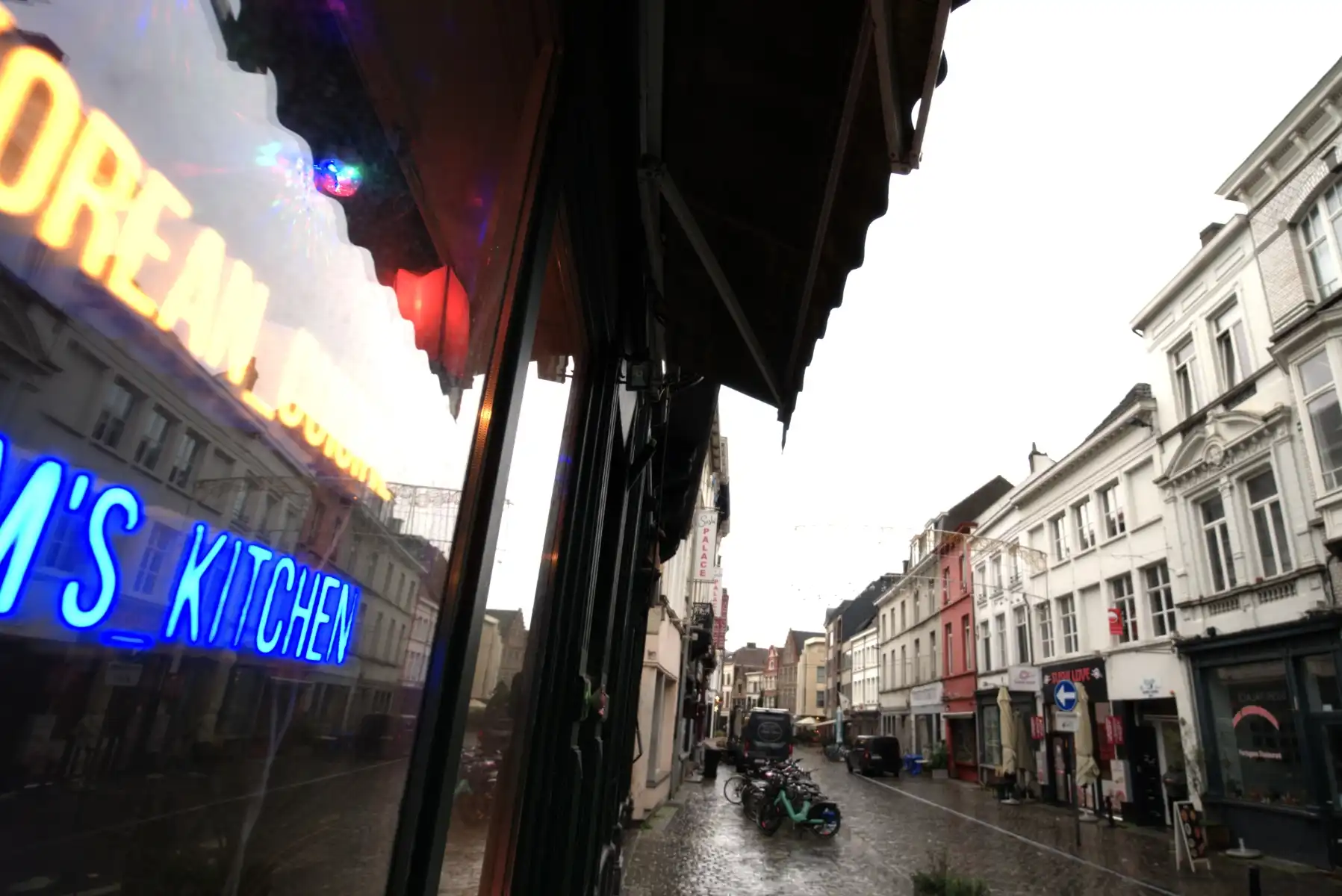 Handelspand in de bruisende Oudburg – hartje Gent foto 3