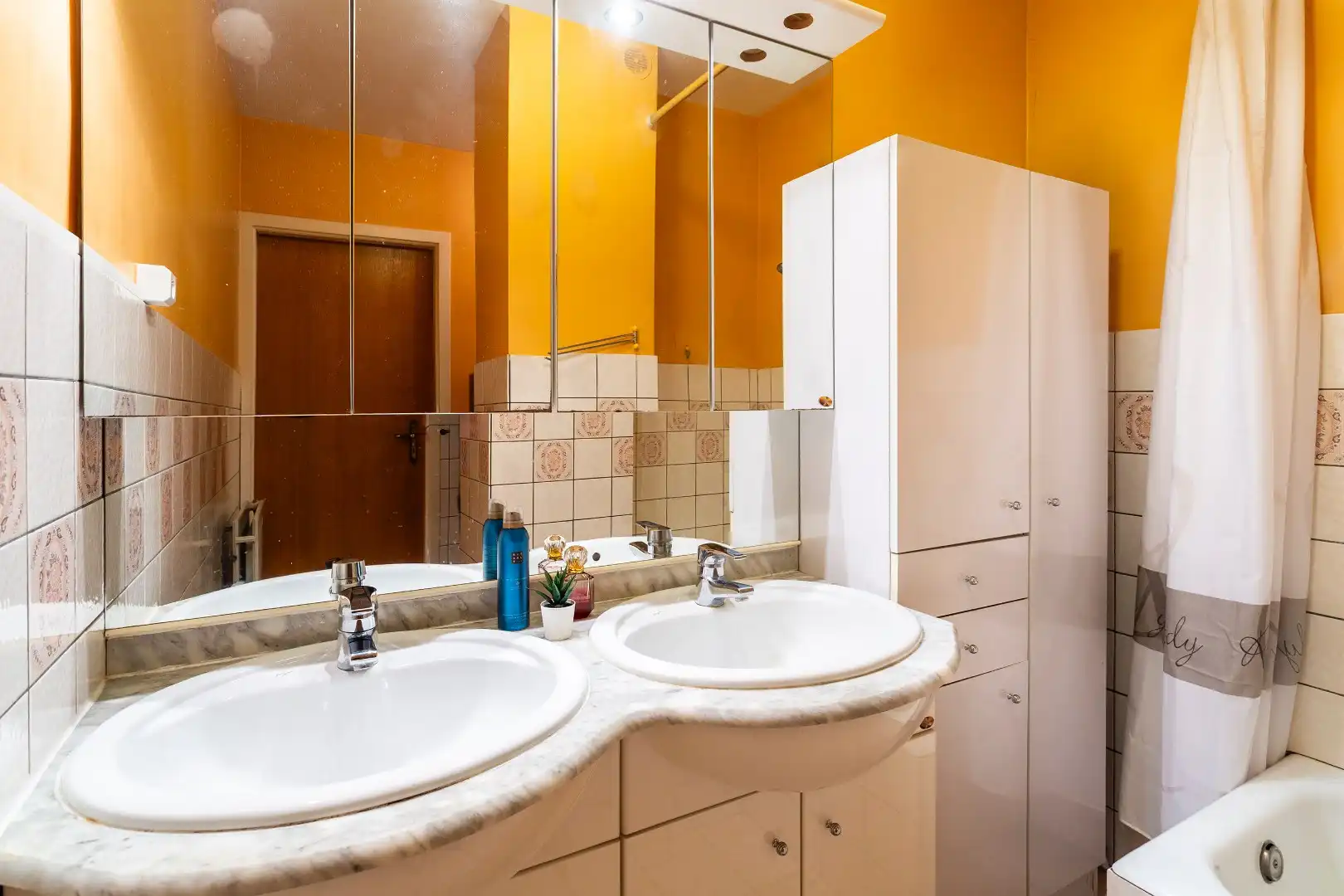 Lichtrijk app. met terras en groen uitzicht foto 14