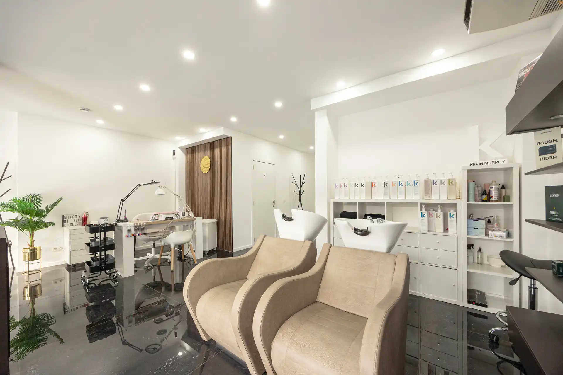 Volledig gerenoveerd beautysalon/kapsalon met 2 parkings foto 7