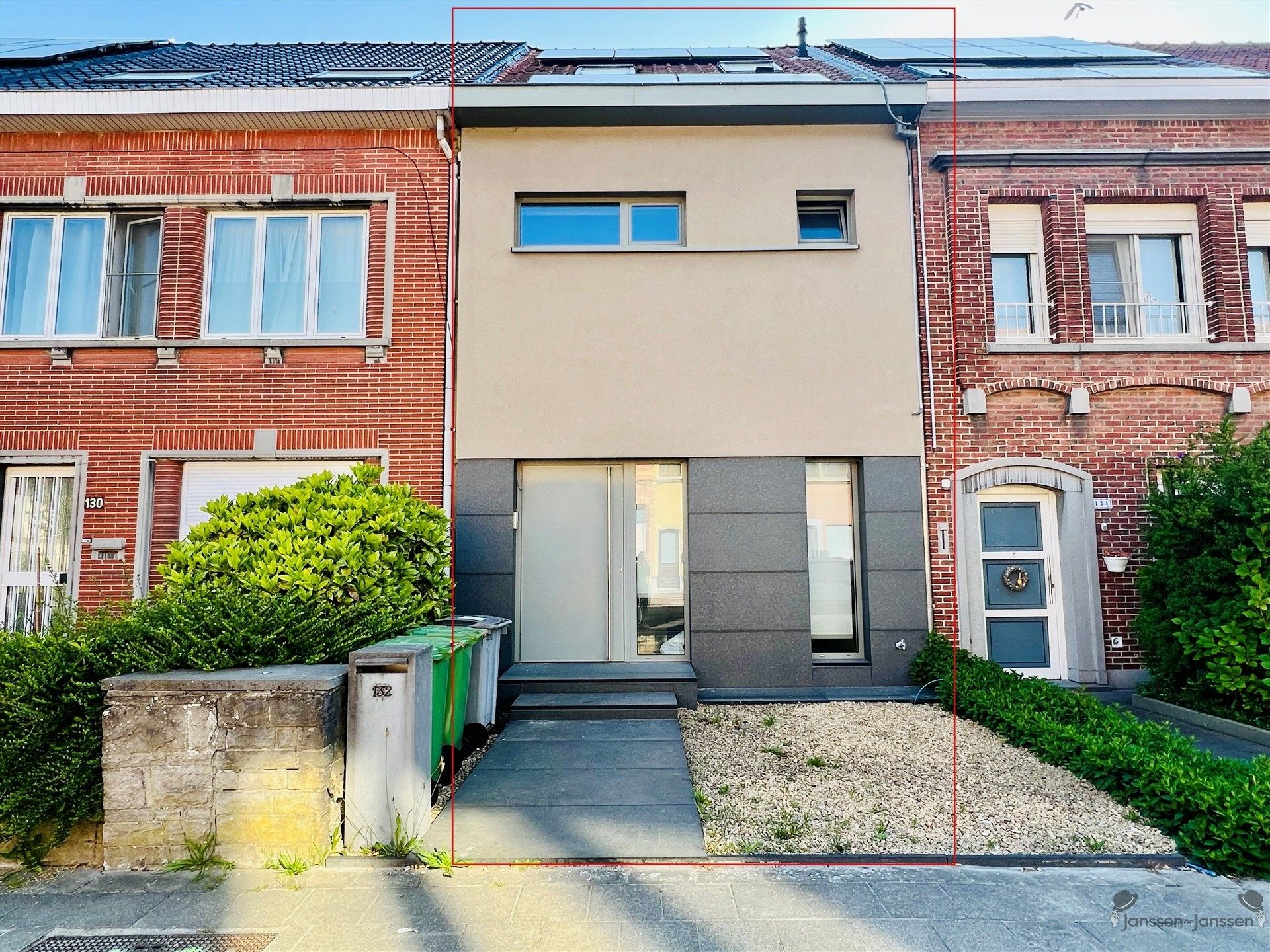 Rijwoning met 3 slaapkamers & tuin foto {{pictureIndex}}