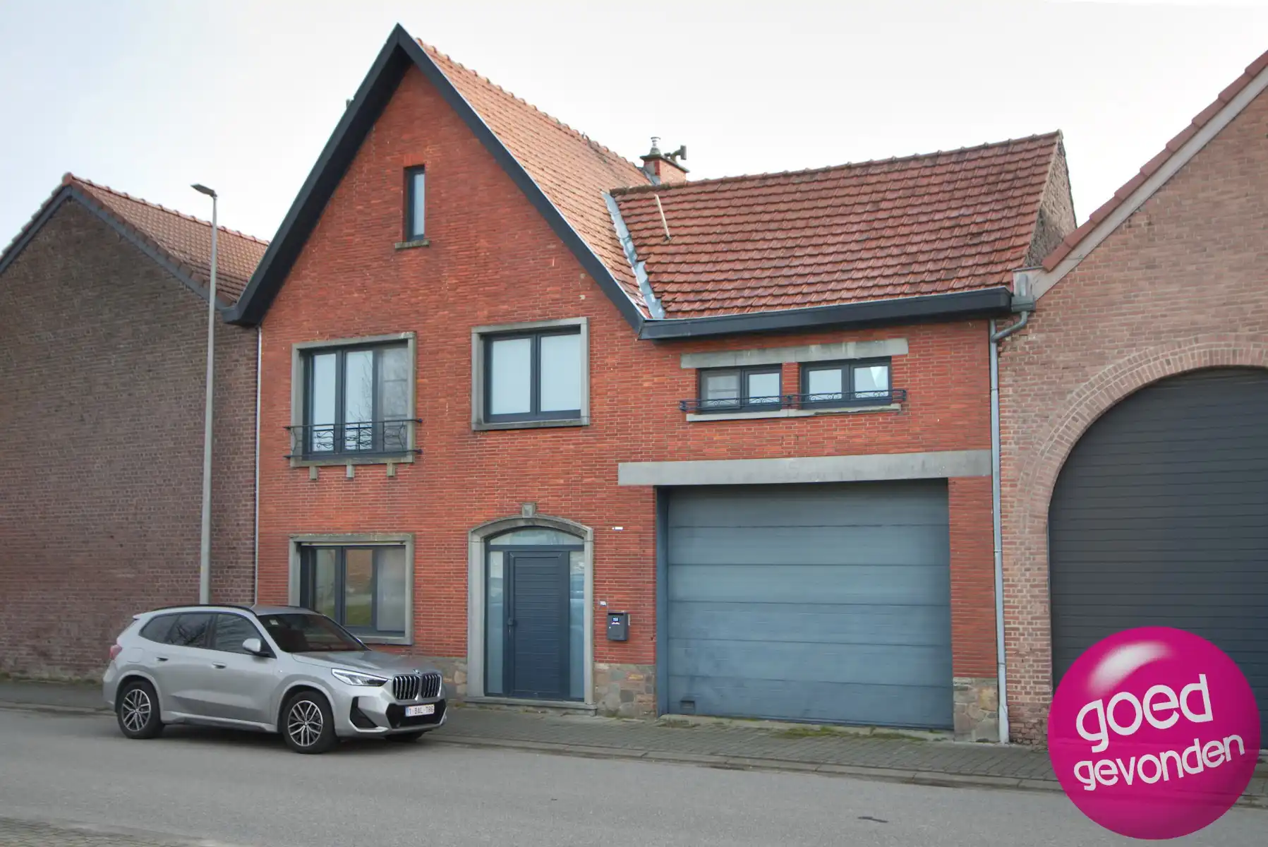 Hoofdfoto van de publicatie: TE RENOVEREN WONING - 3 RUIME SLK - TERRAS - TUIN - PARKING