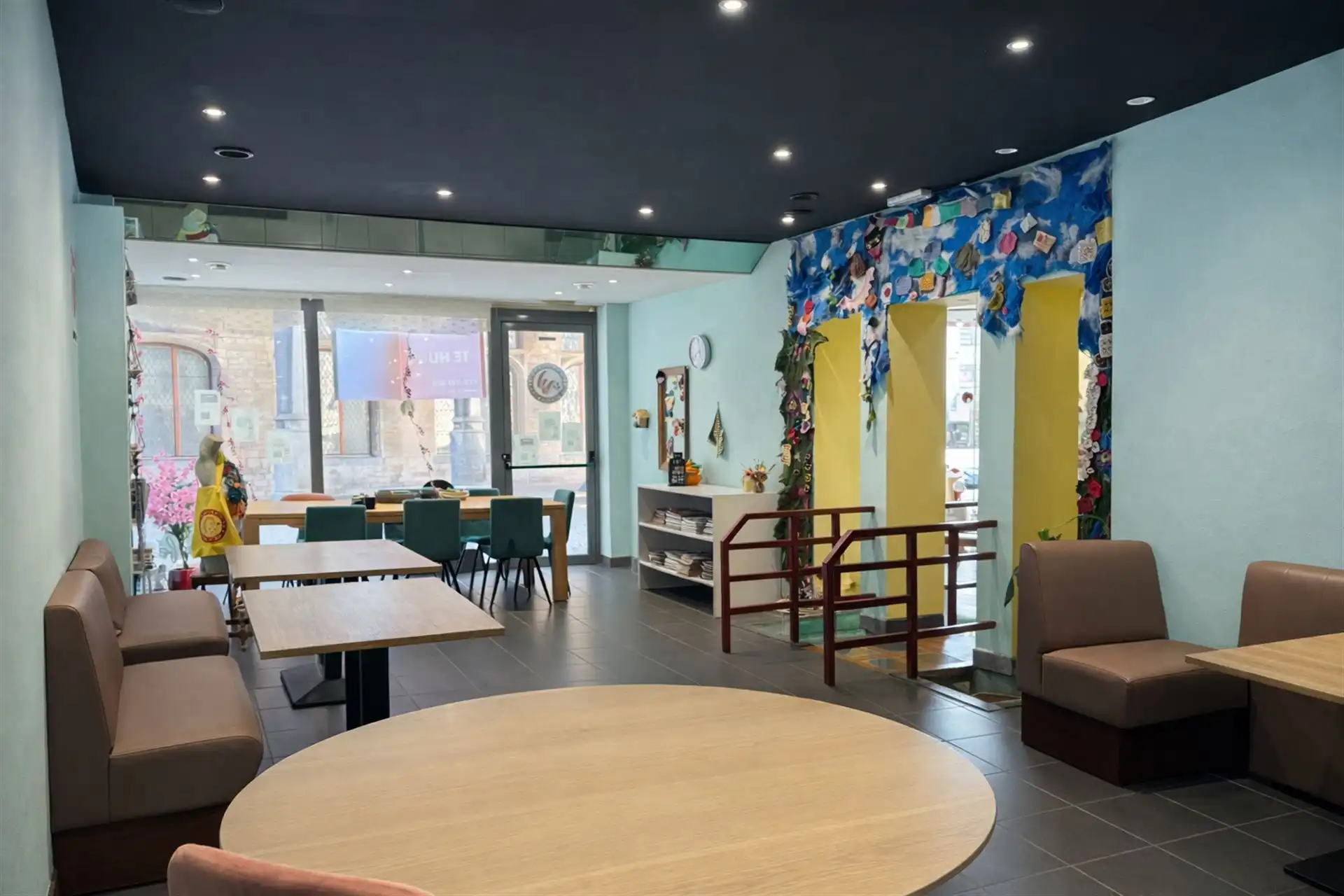 Handelspand met grote etalage op een toplocatie aan de Grote Markt te Mechelen! foto 7