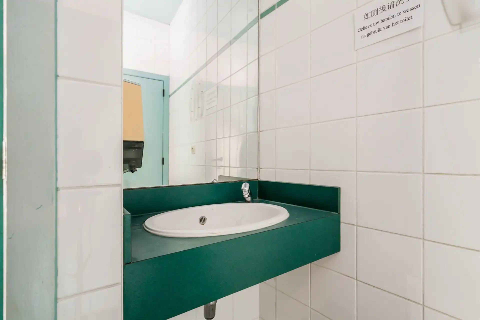 Handelspand met grote etalage op een toplocatie aan de Grote Markt te Mechelen! foto 7