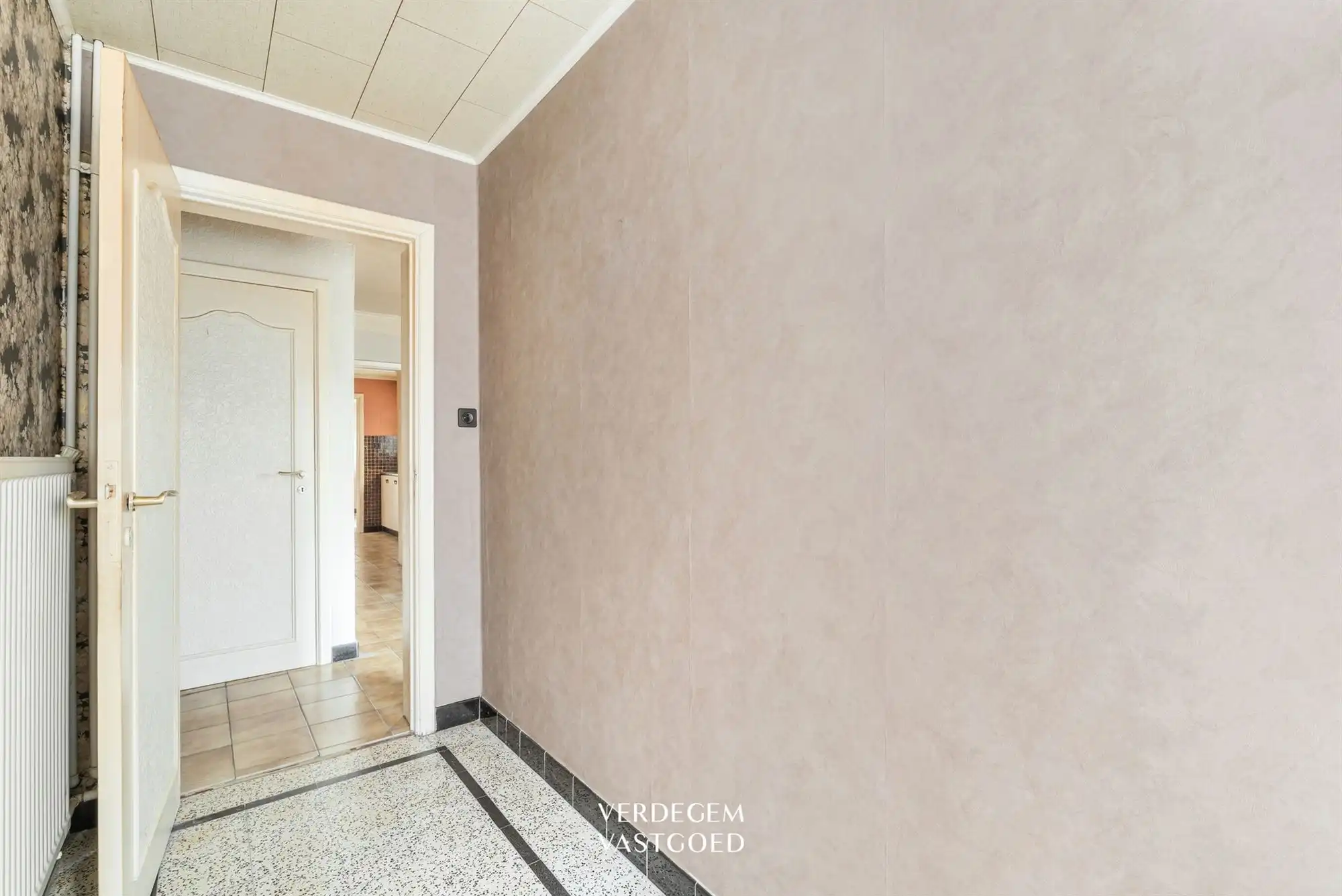 Rustig gelegen woning met 2+2 slaapkamers, tuin en garage, te renoveren foto 9