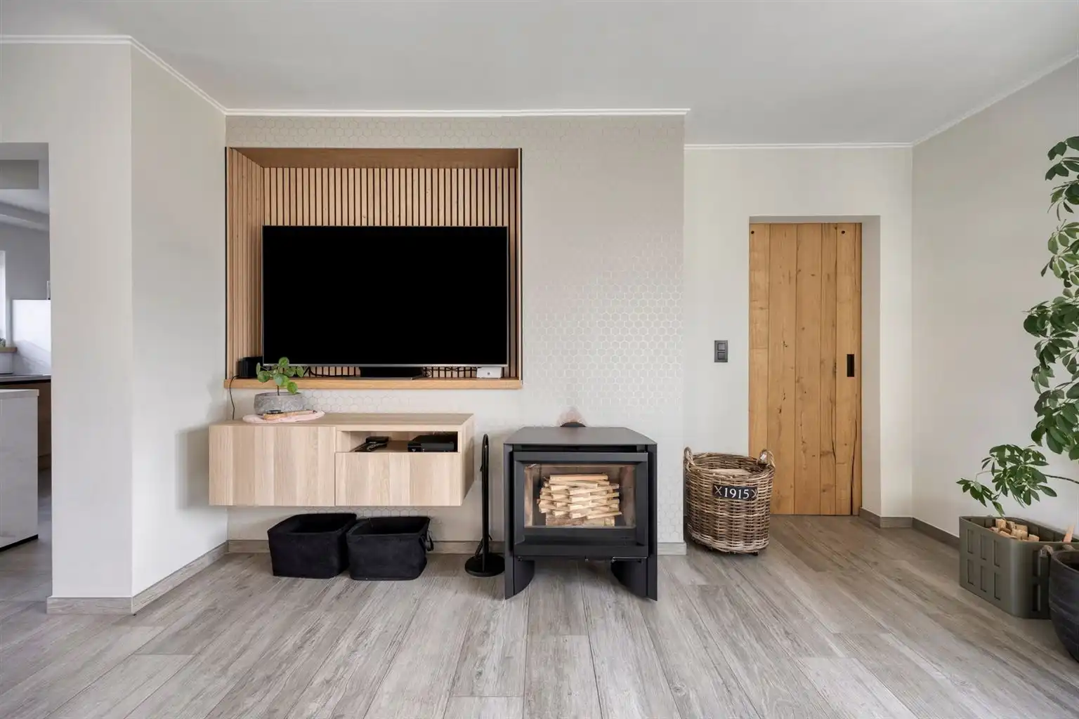 Vrijstaande woning met 3 slaapkamers, inpandige garage, omheinde tuin en zonnepanelen, zeer rustig gelegen in het landelijke Molenbeersel. foto 6