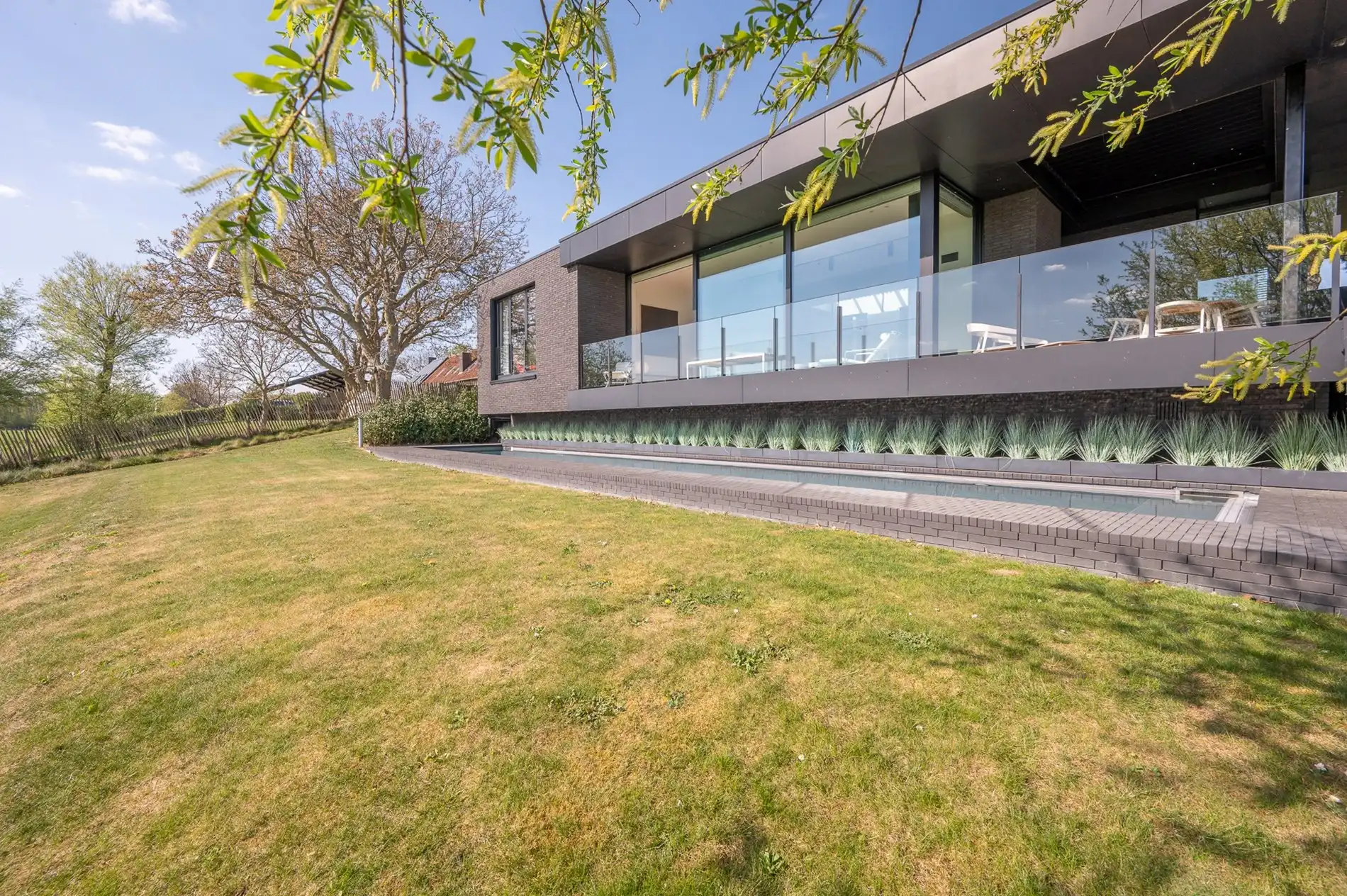Uniek eigendom met adembenemende zichten gelegen op een perceel van ongeveer 3000 m². foto 24