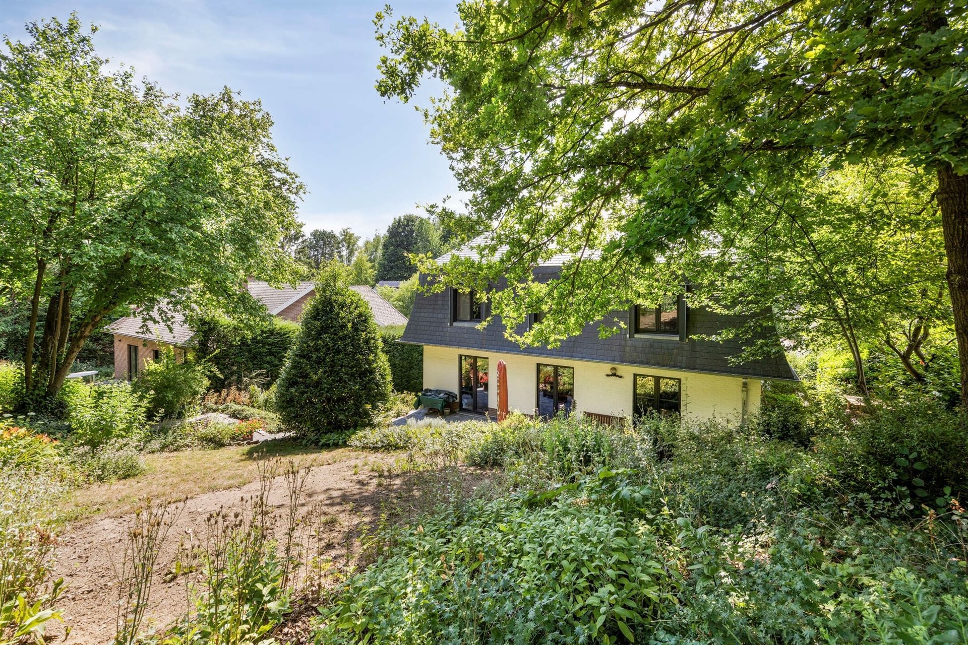 Prachtige charmante villa in rustige wijk foto 27