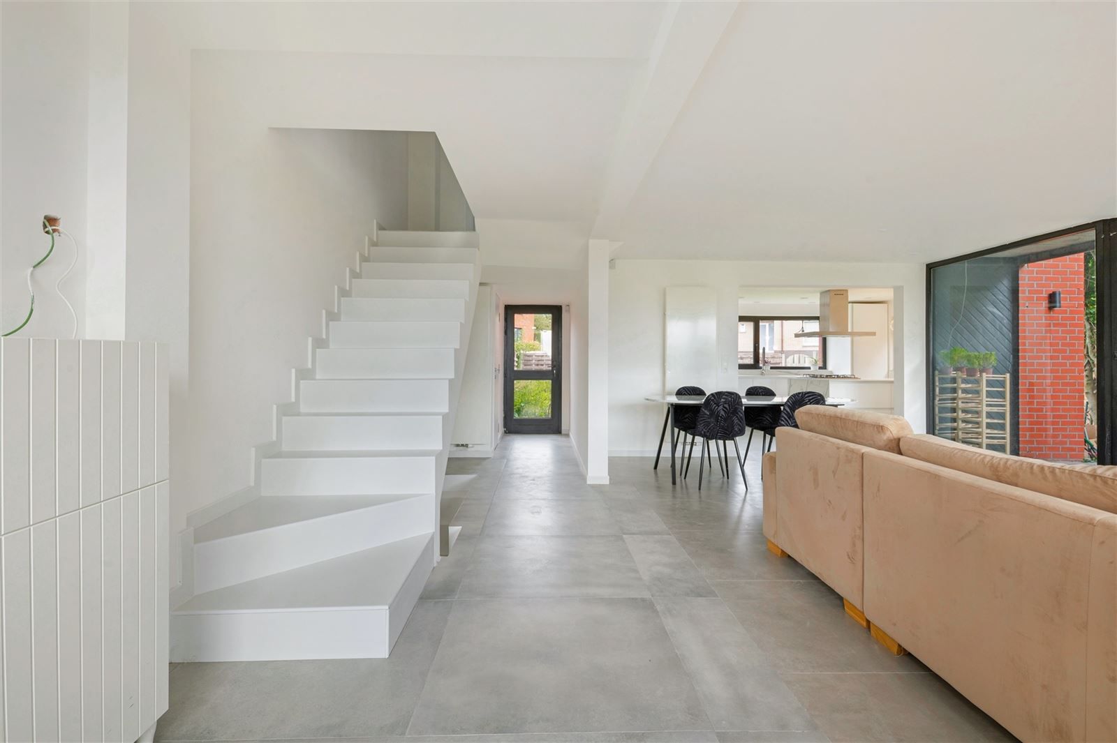 Hoofdfoto van de publicatie: Gerenoveerde woning met tuin