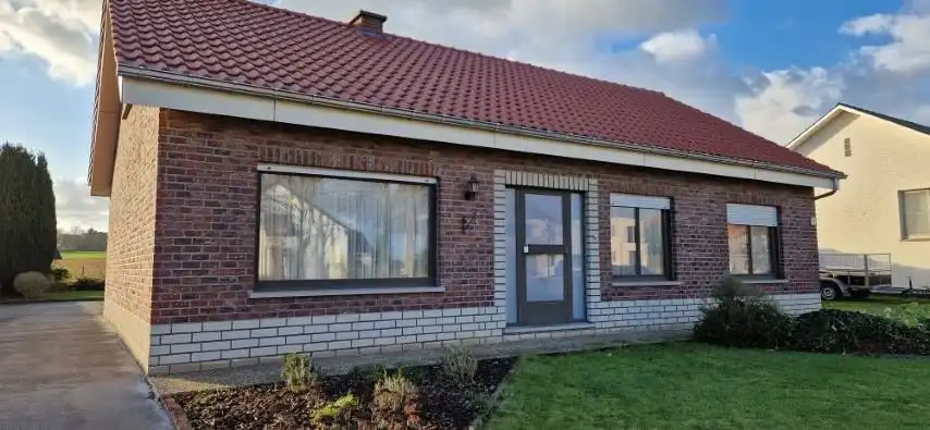 Ruime BUNGALOW open bebouwing,  met 2 slaapkamers, grote zolder, mooie tuin en aparte garage op 9 are 97 ca. foto 56