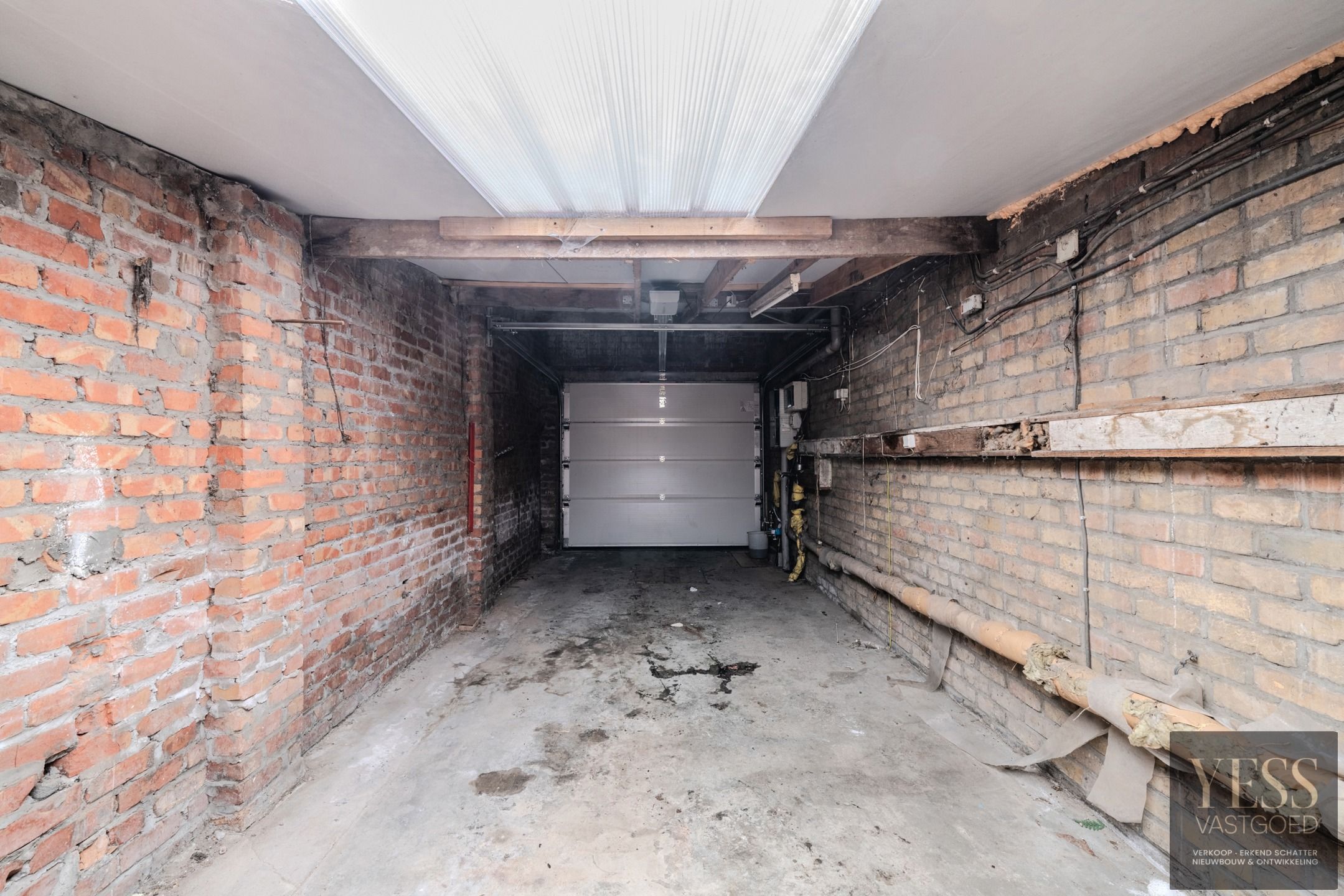 Te renoveren woning met potentieel aan de vaart! foto 11