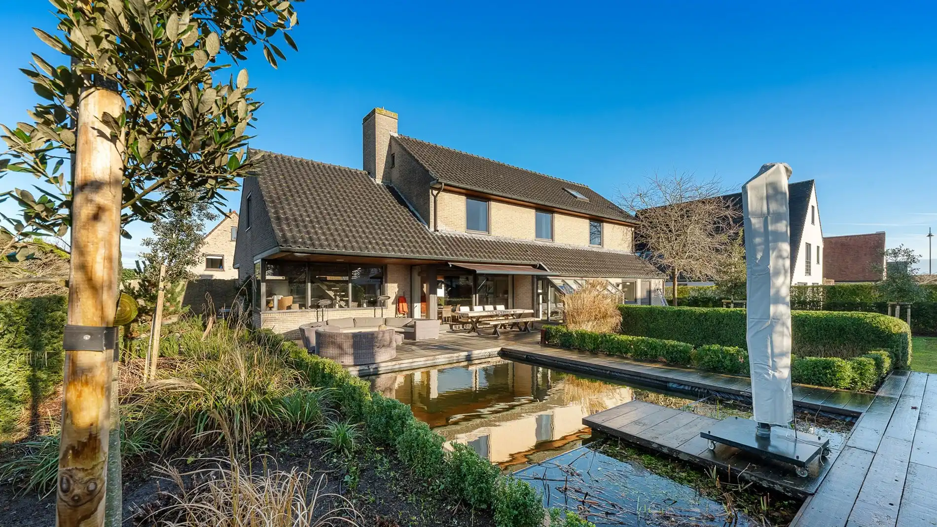 Alleenstaande en rustig gelegen villa op wandelafstand van het centrum foto 2