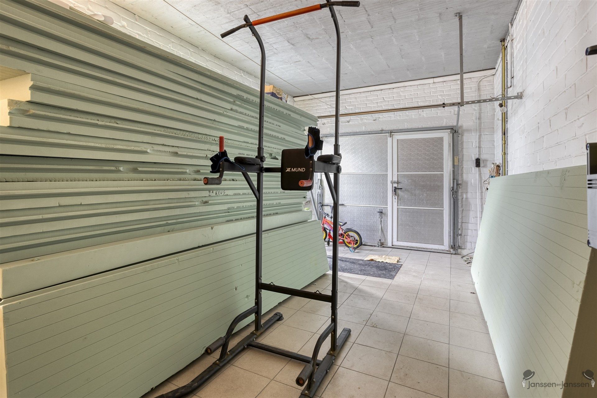 Woning op mooi villaperceel van 1.500 m² foto 23