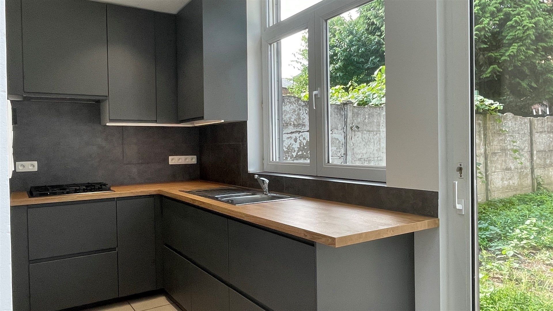 Gelijkvloers appartement met tuintje nabij ’t Rivierenhof

 foto {{pictureIndex}}