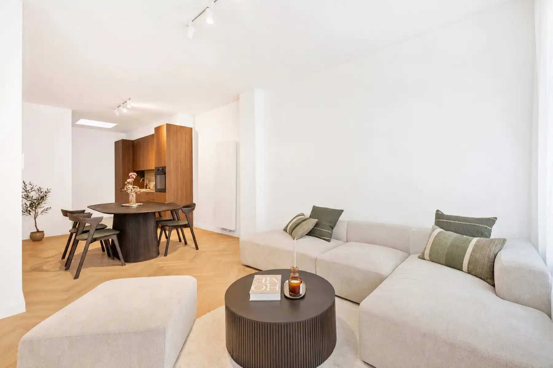 Gerenoveerd appartement op toplocatie met terras  foto {{pictureIndex}}