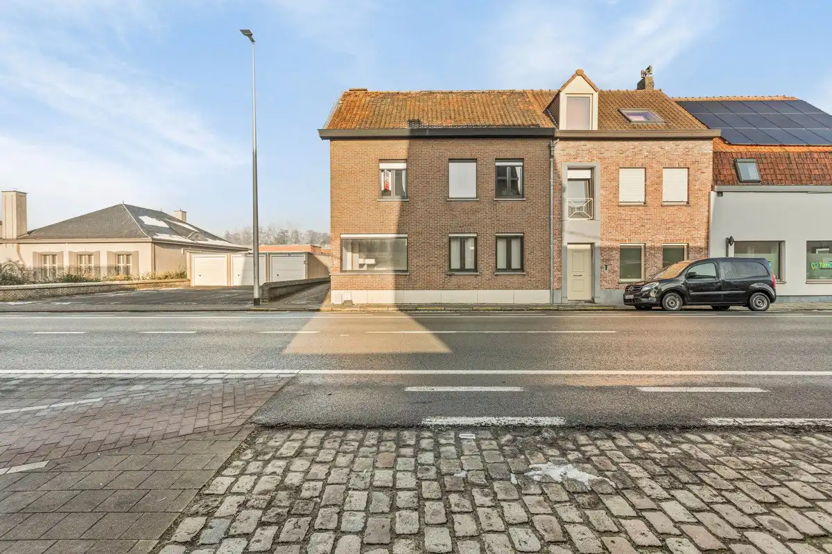 Ruime woning met 3 slaapkamers! foto 2