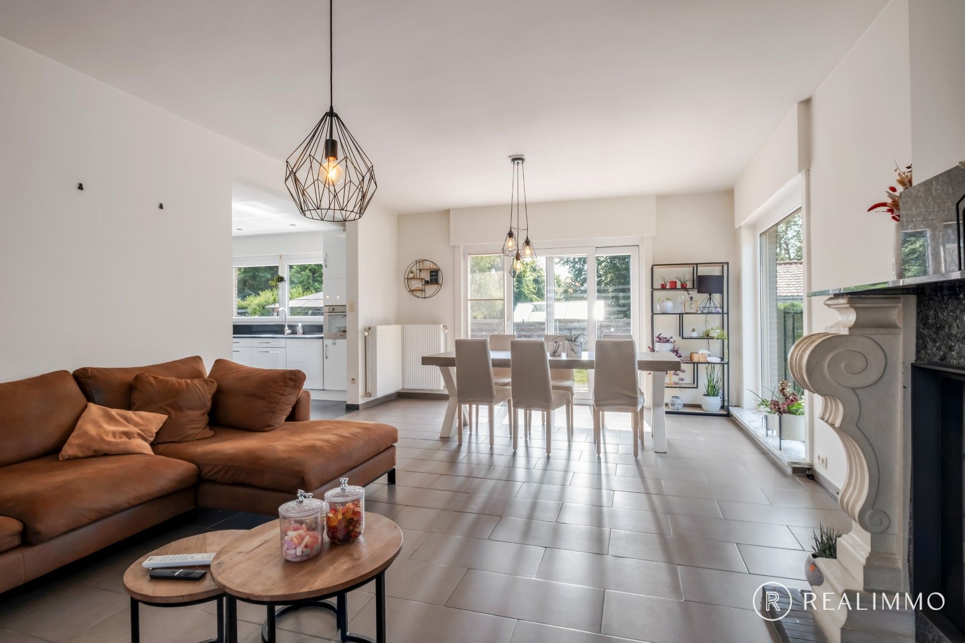 Instapklare, gerenoveerde gezinswoning met 4 slaapkamers foto 7