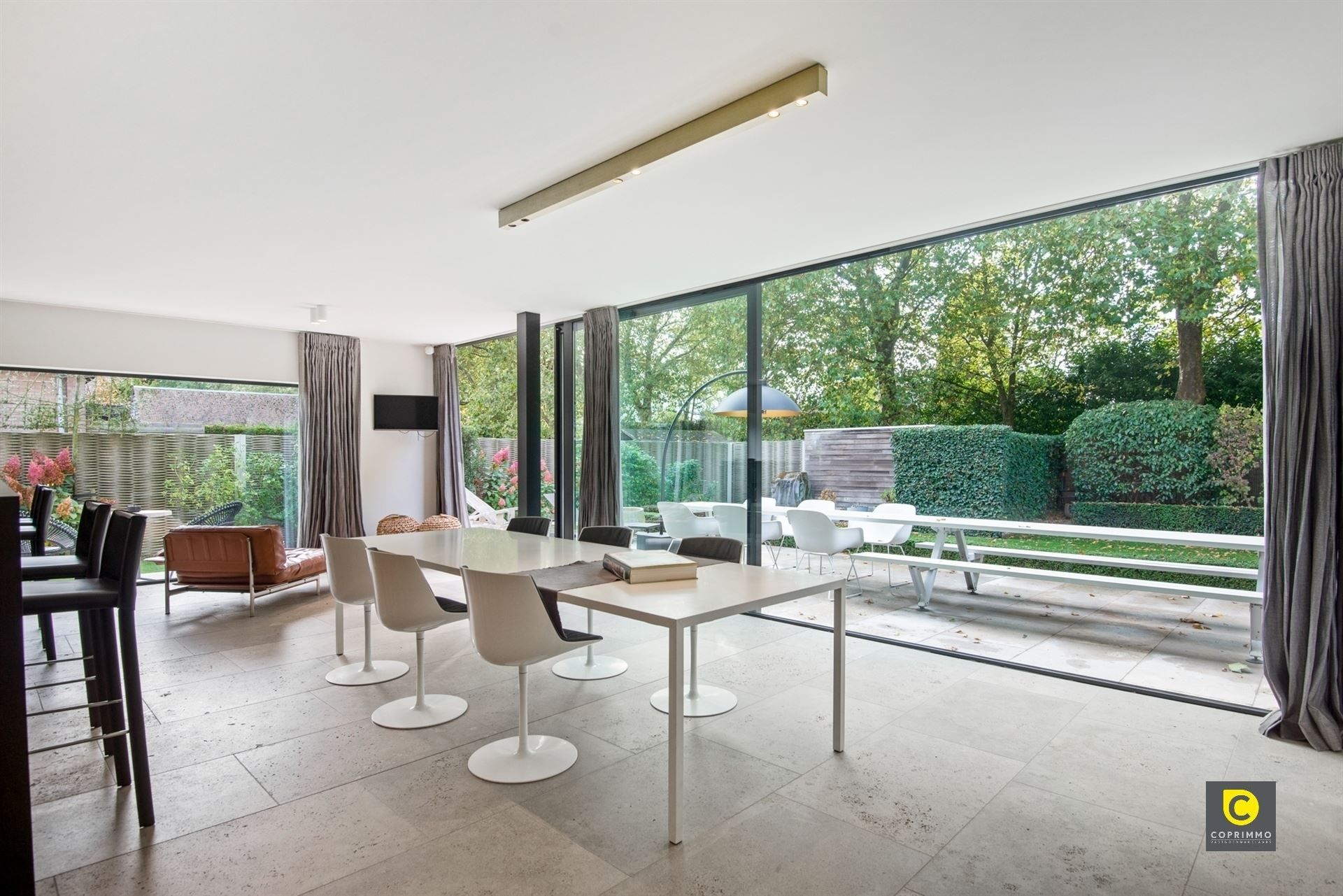 Villa: 6 slk , 4 badk. op 796 m² Z-w perceel  foto 9