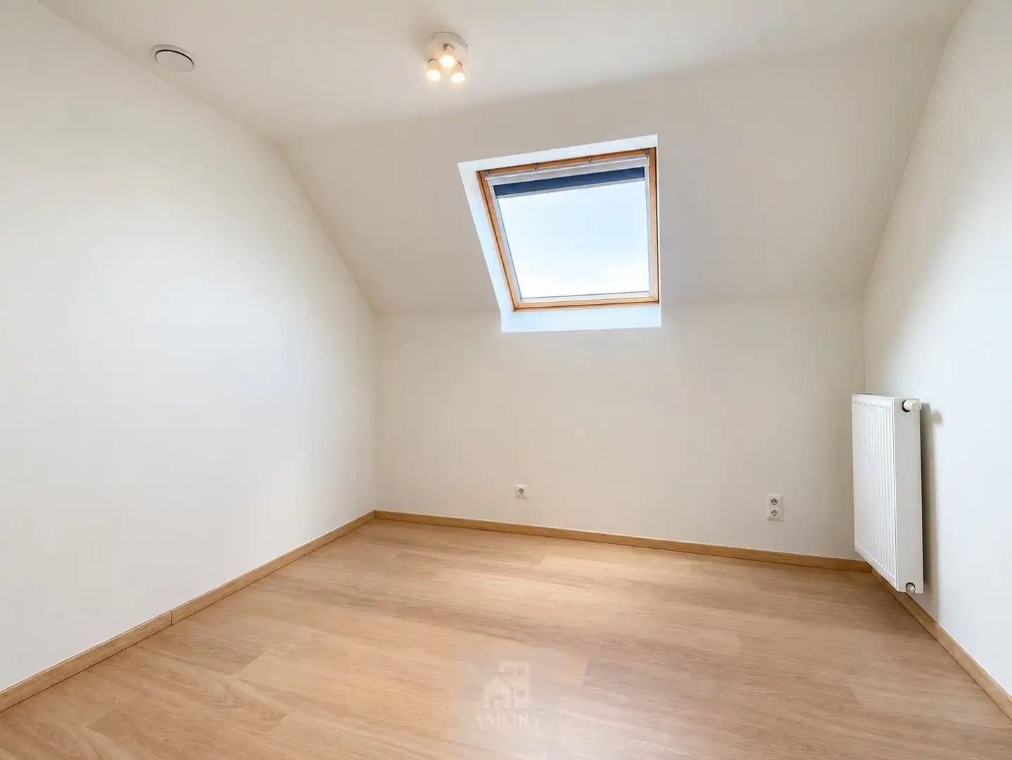 Lichtrijke en energiezuinige woning met 3 slpk's, tuin en garage foto 13