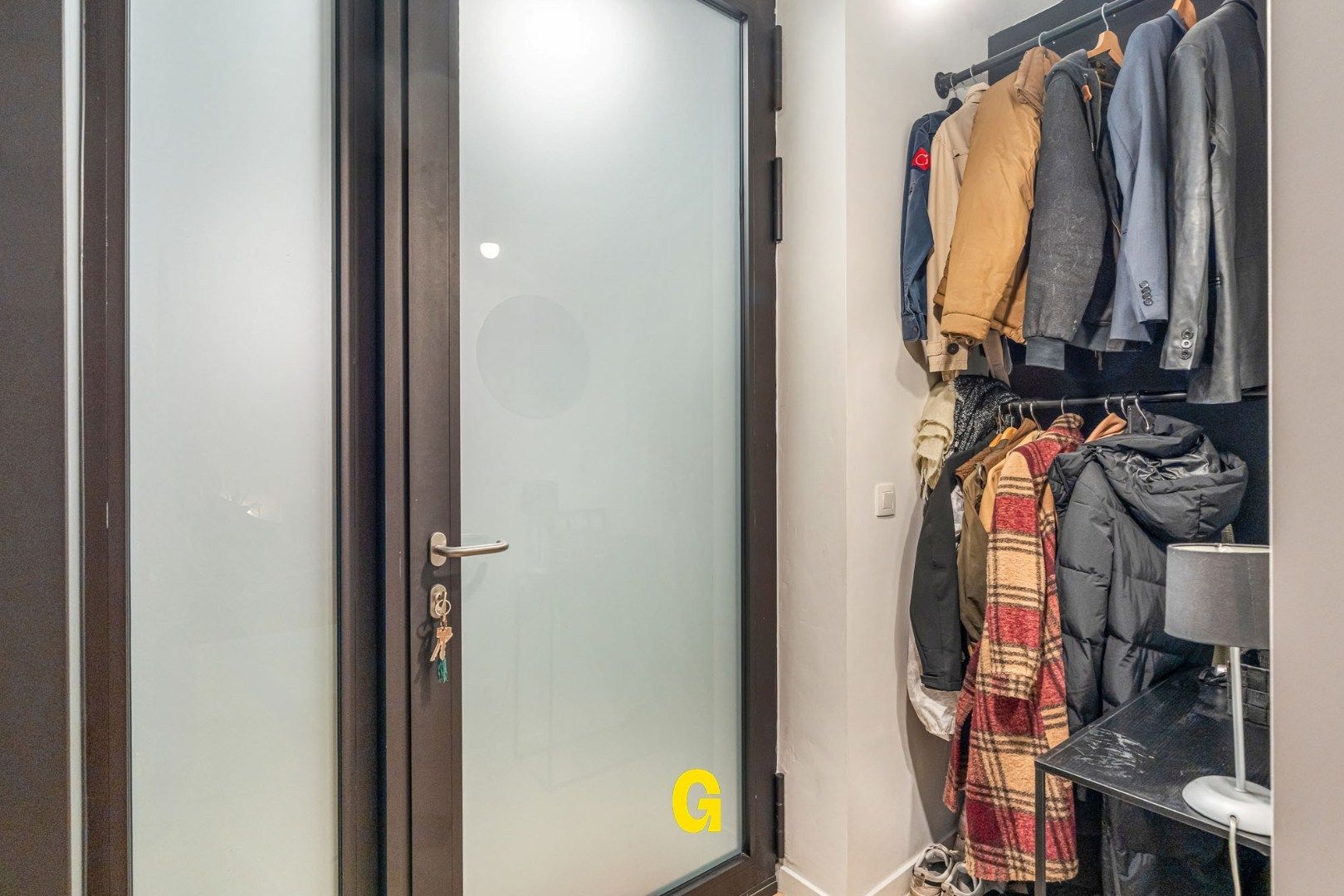 Recent gelijkvloersappartement met 2 slaapkamers, terras, voor- en achtertuin, standplaats en extra ruime berging in hartje Hoeselt foto 5