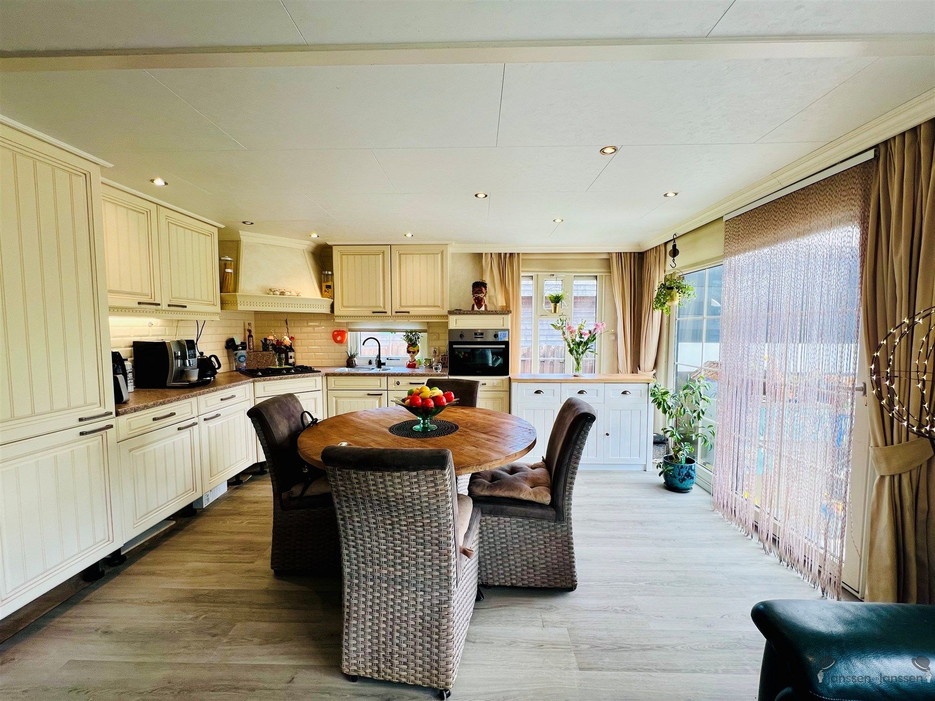 Rustig gelegen bungalow met tuintje - permanente bewoning toegestaan! foto 11
