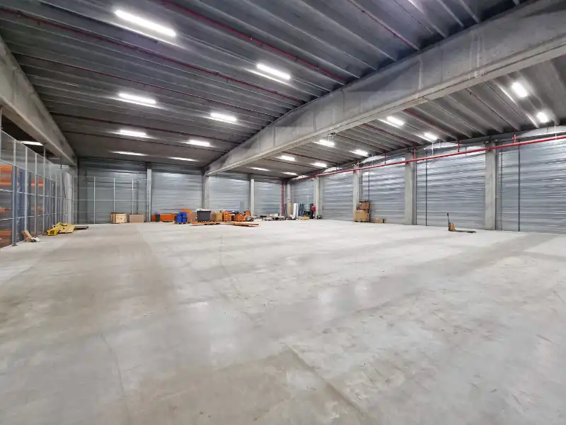 Logistiek gebouw te huur foto 6