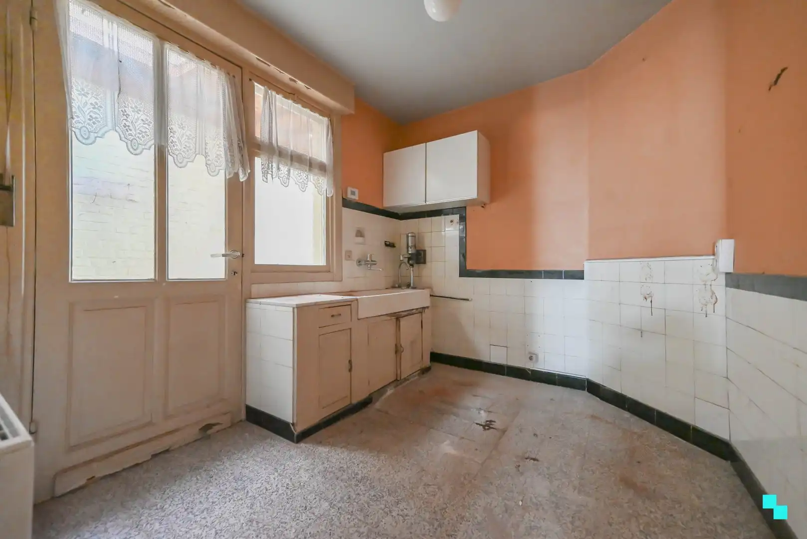 Verder op te frissen woning nabij centrum Izegem foto 8