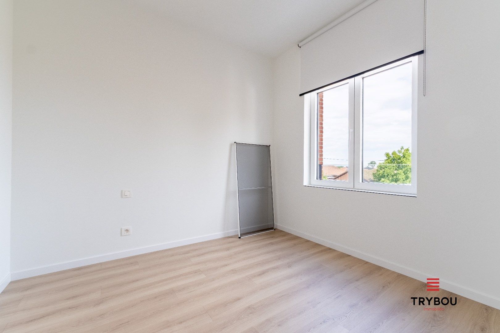 2 hoogwaardig afgewerkte nieuwbouwwoningen met garage foto 19