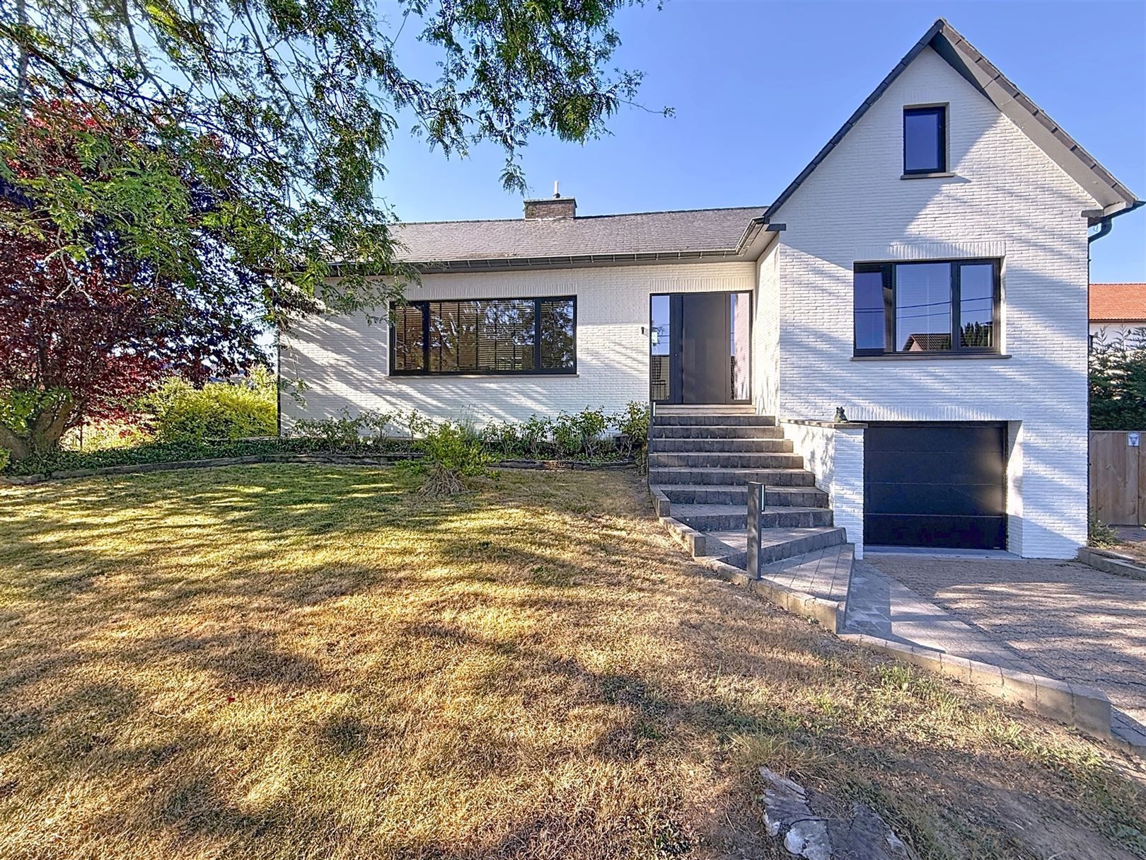Hoofdfoto van de publicatie: Gerenoveerde woning, 3 slpks, tuin, bijgebouw,15a 96ca