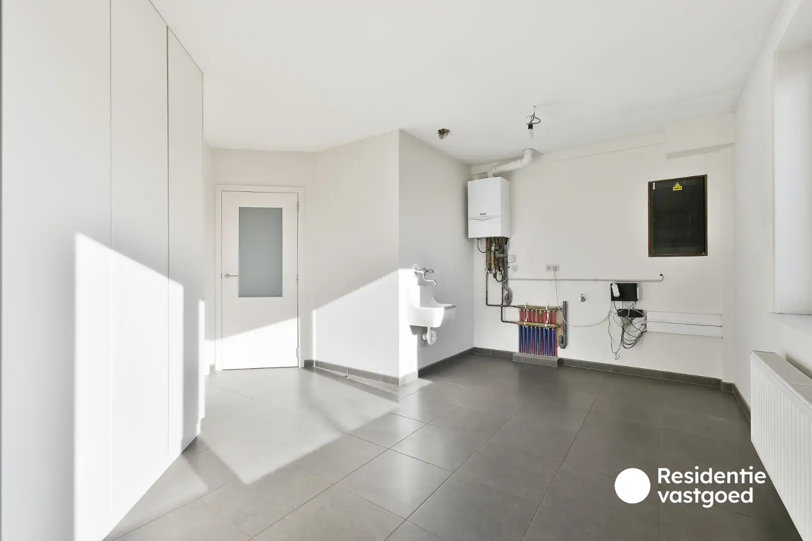 Zeer ruim en modern appartement te huur in Eernegem foto 7
