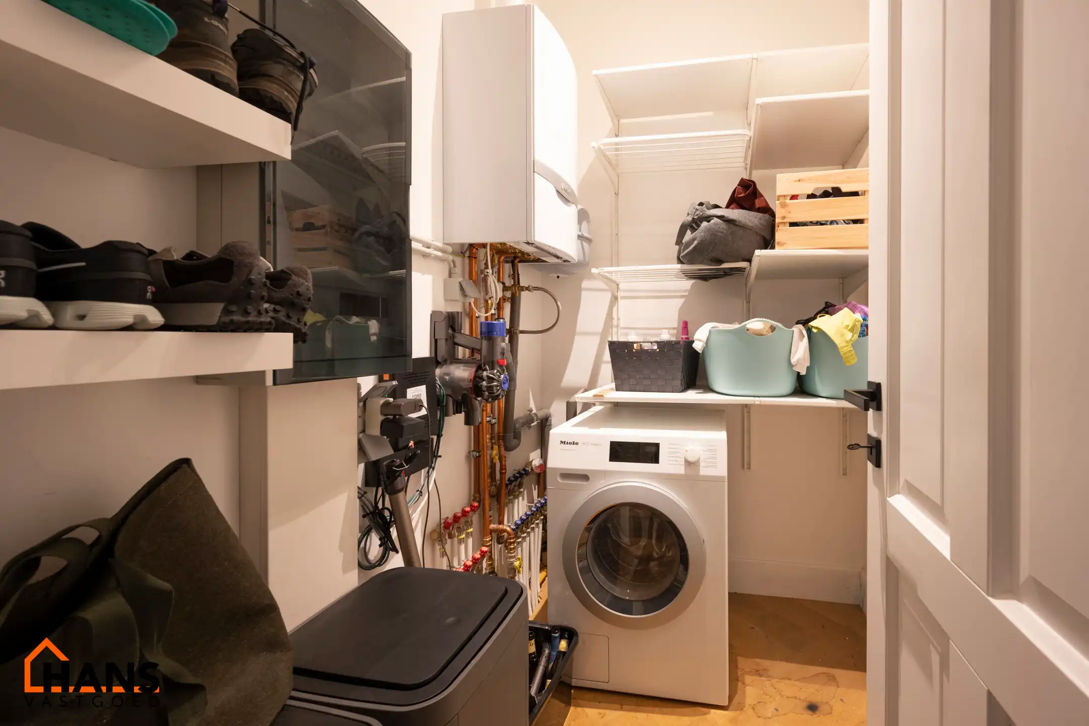 Ruim appartement in charmant gebouw. foto 5