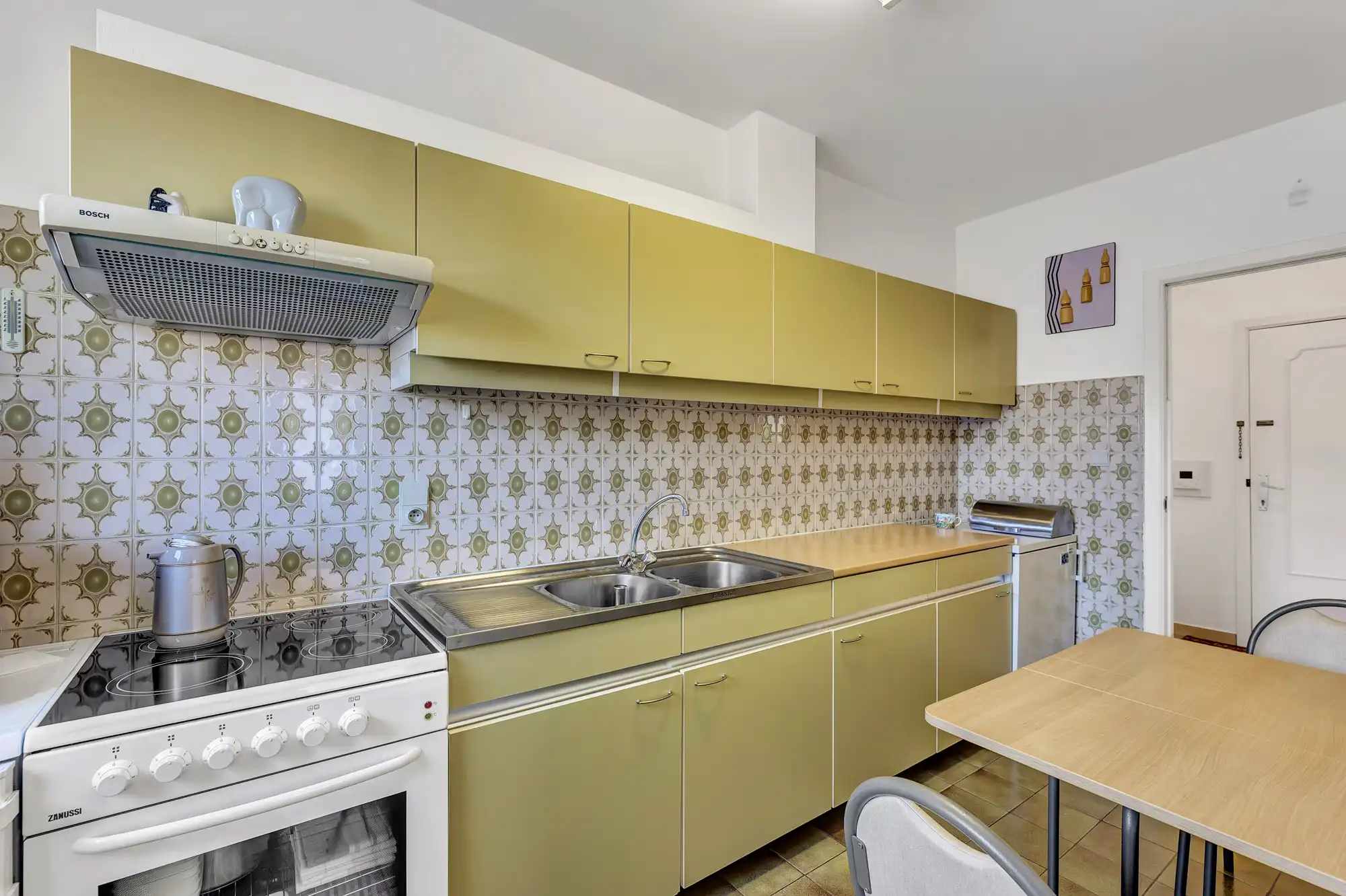 Instapklaar 2-slaapkamerappartement met terras en garage foto 9