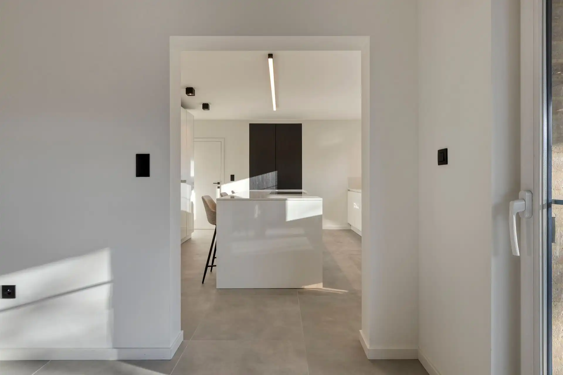 Gerenoveerde en energiezuinige woning met hoogwaardige afwerking in een rustige woonwijk te Wiemesmeer foto 9