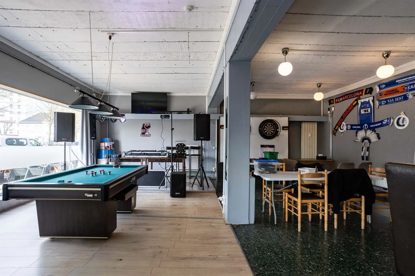 Opbrengsteigendom met handelspand en 5 appartementen in Zelzate foto 8