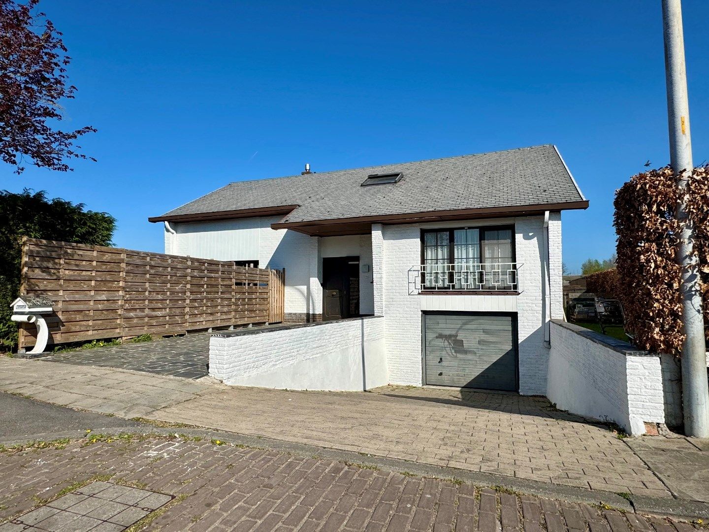 ALLEENSTAANDE WONING MET 5 SLPKS, 2 BADKAMERS, TUIN EN GARAGE foto 2