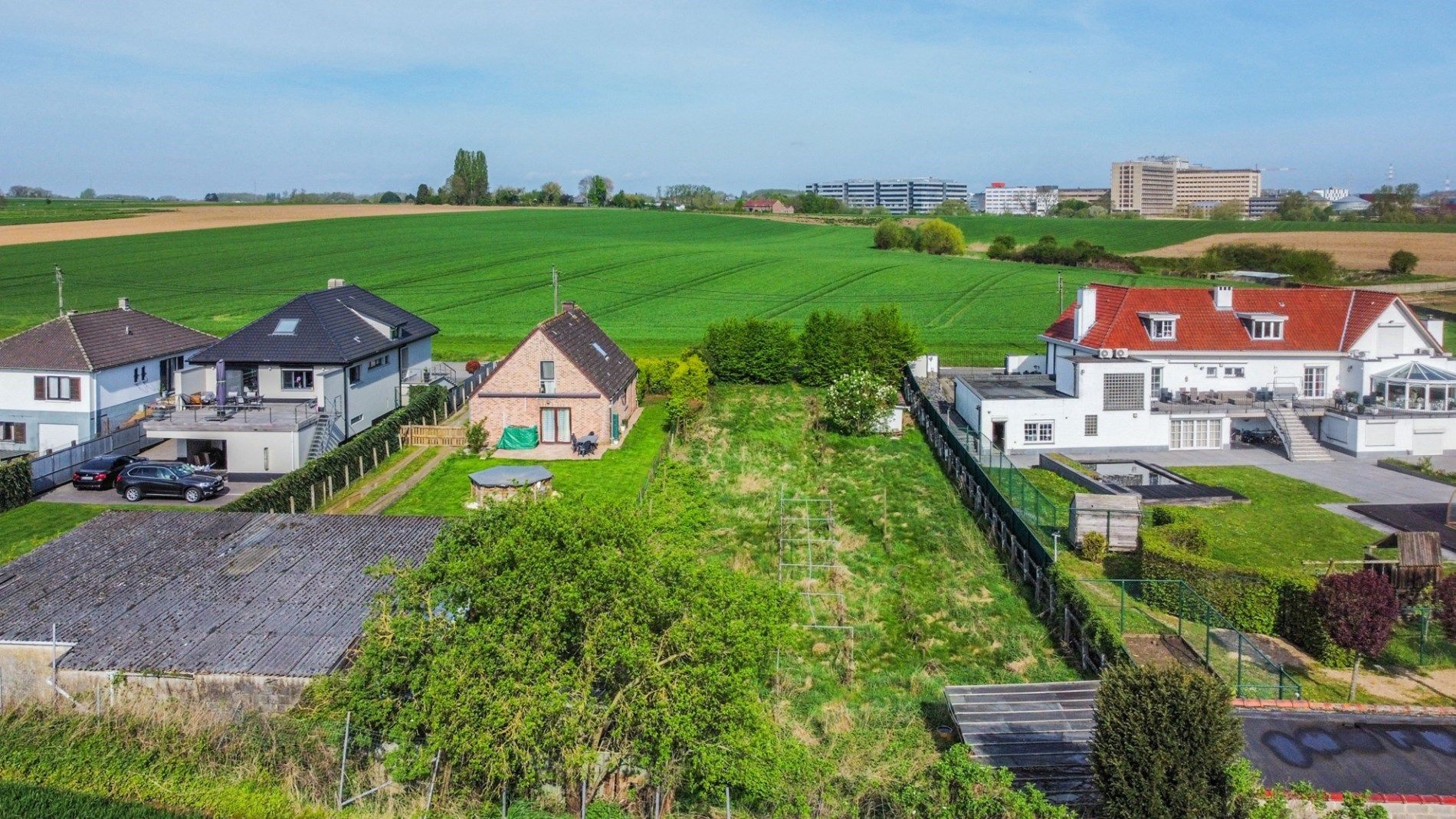 Een welgelegen perceel bouwgrond van 10a 35ca! foto 2
